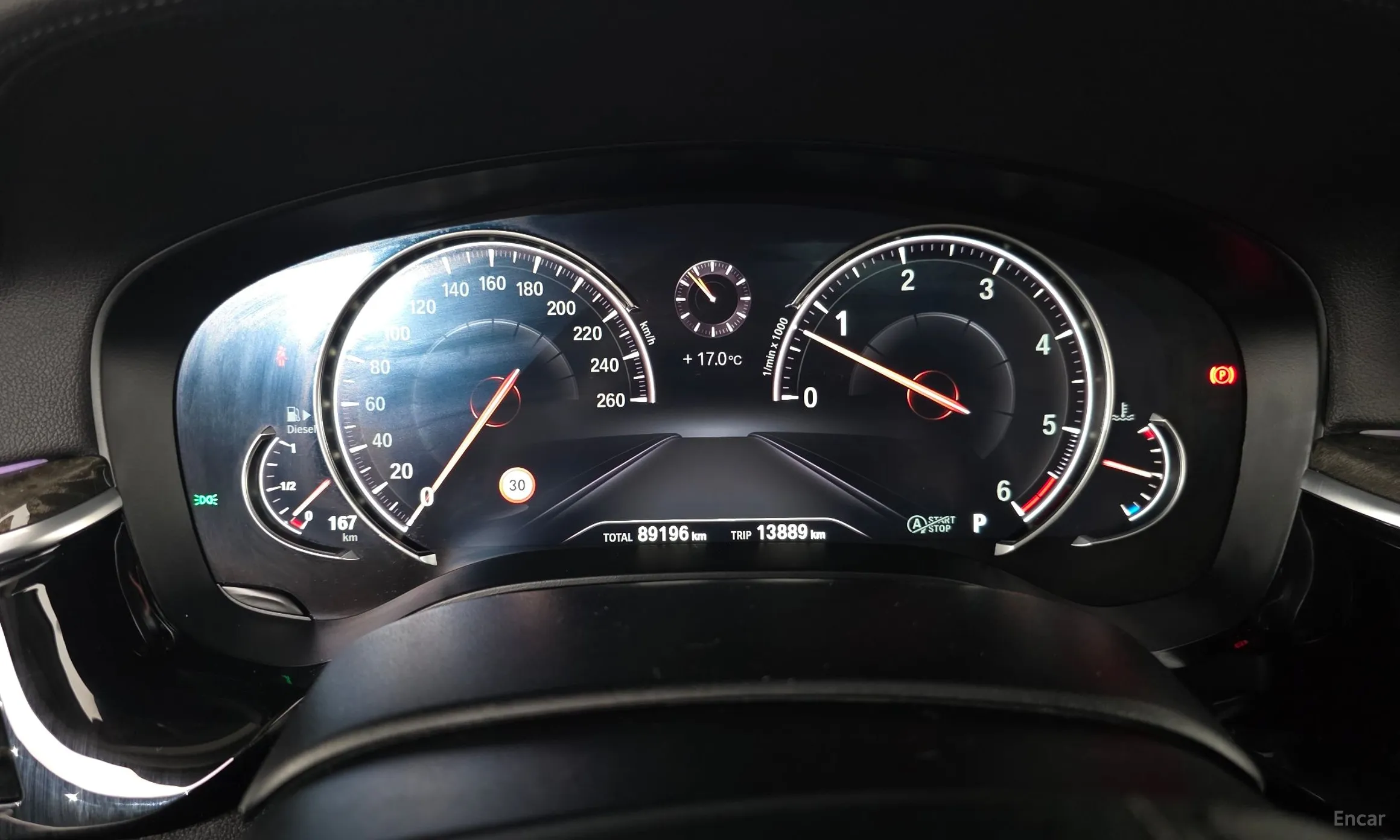 BMW 5 Series (G30) превью 8