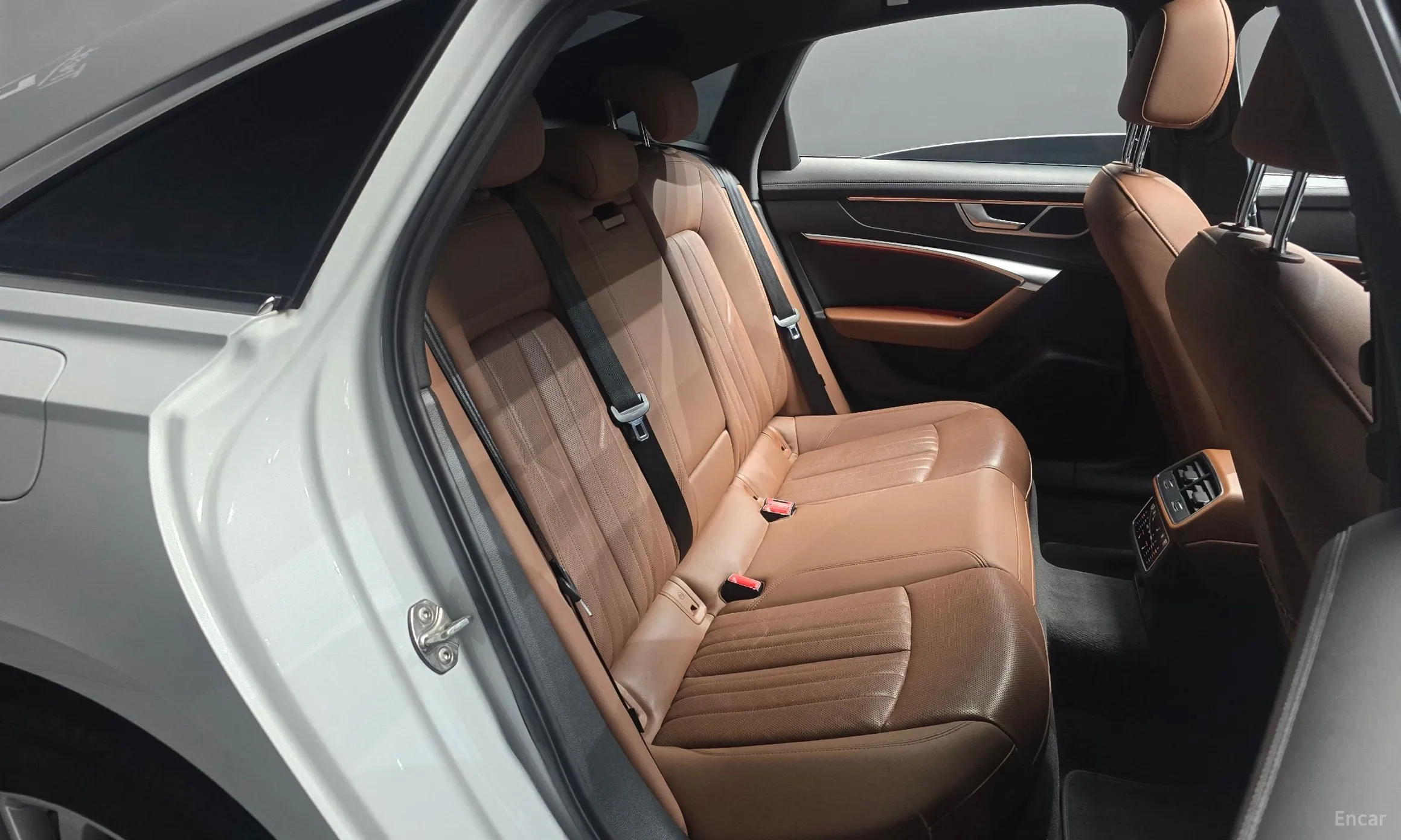 Audi A6 (C8) превью 11