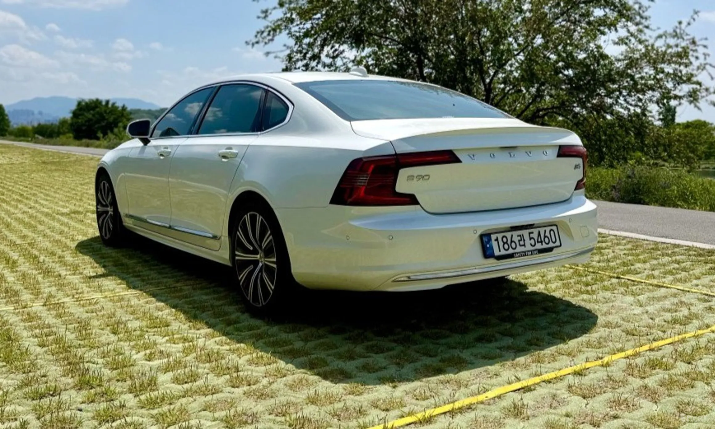 Volvo S90 превью 4