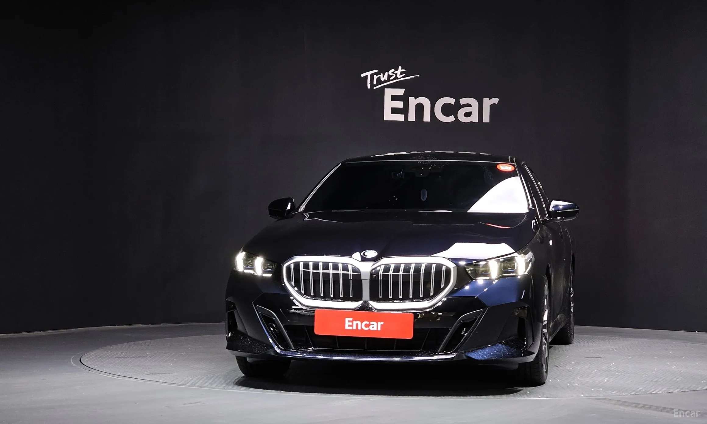 BMW 5 Series (G60) превью 3