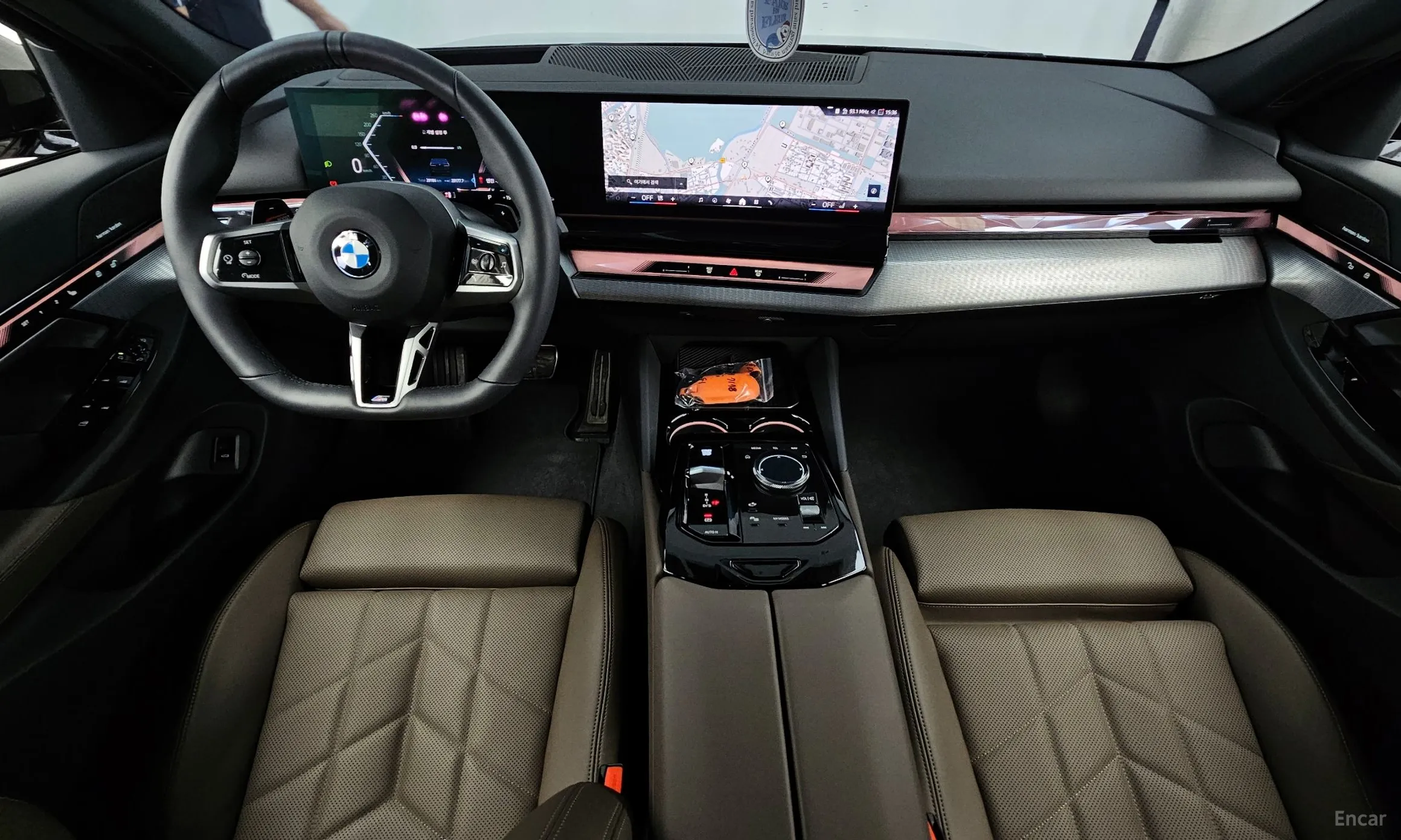 BMW 5 Series (G60) превью 7