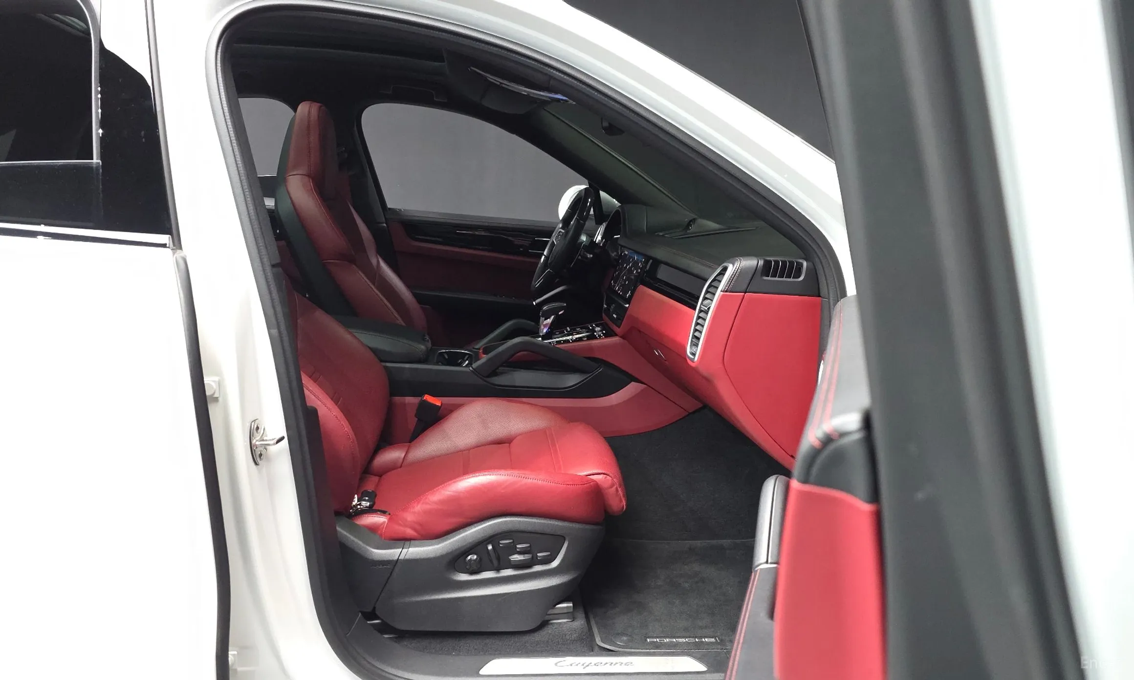 Porsche Cayenne (PO536) превью 11