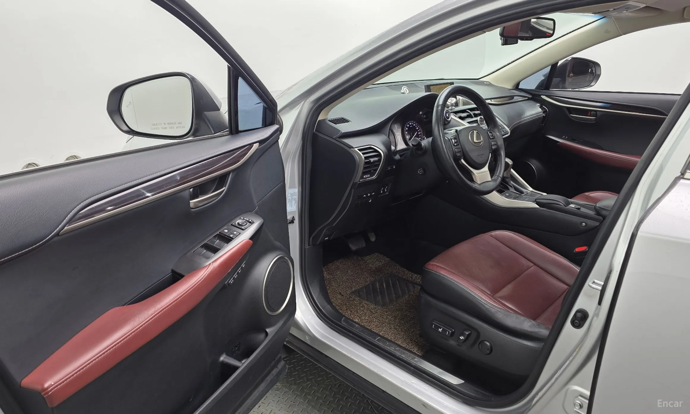 Lexus NX300h превью 10