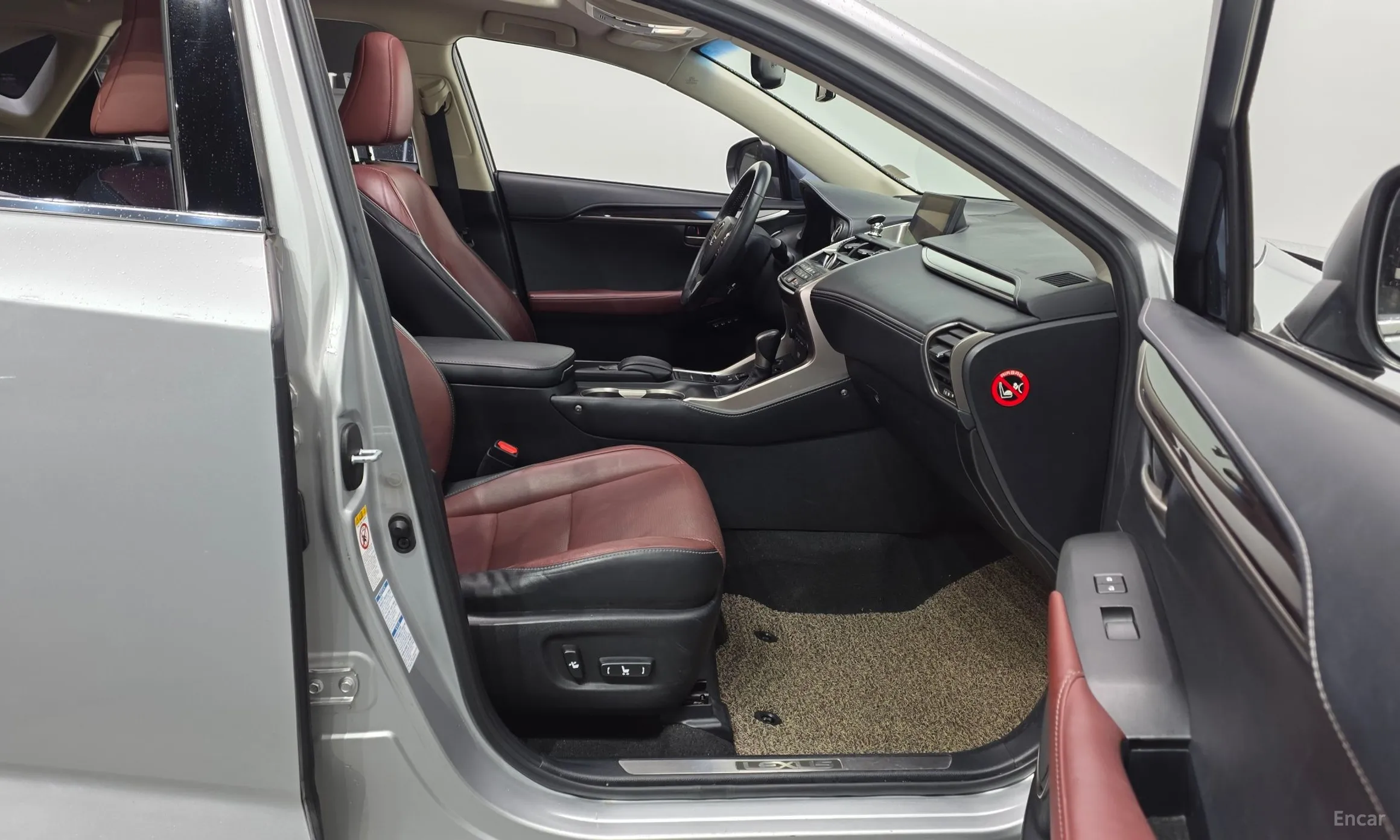 Lexus NX300h превью 11