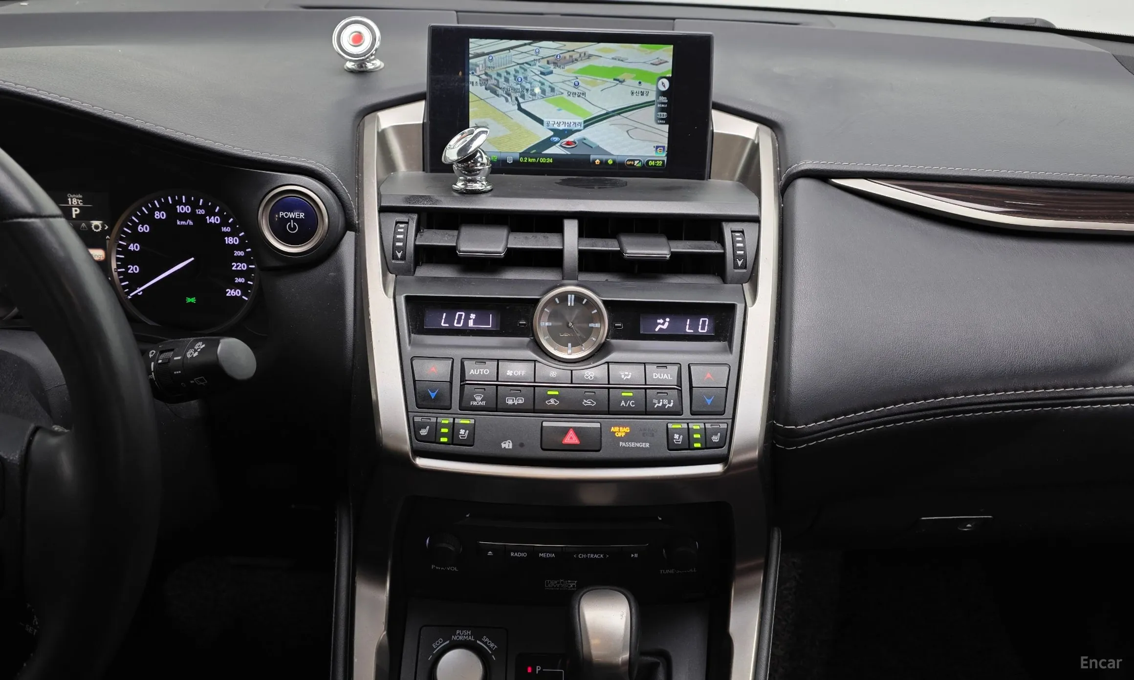 Lexus NX300h превью 14