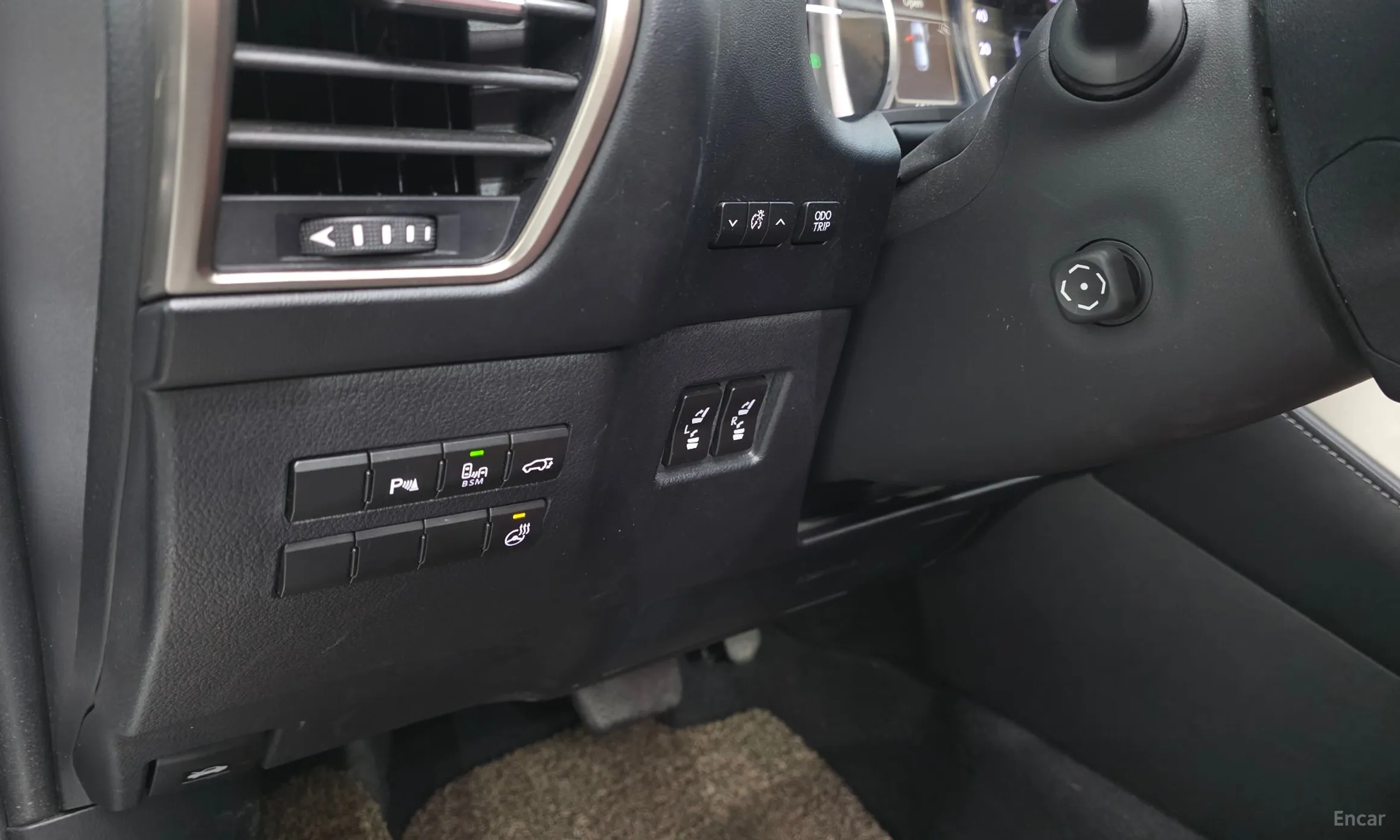 Lexus NX300h превью 16