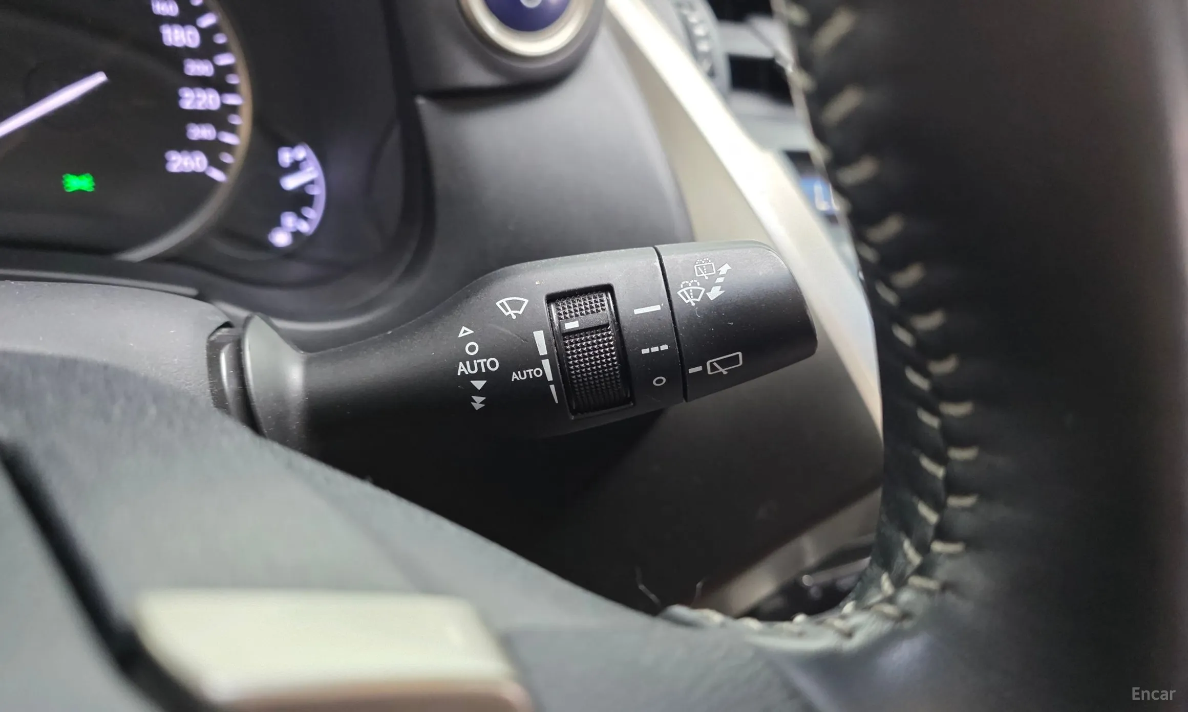 Lexus NX300h превью 18