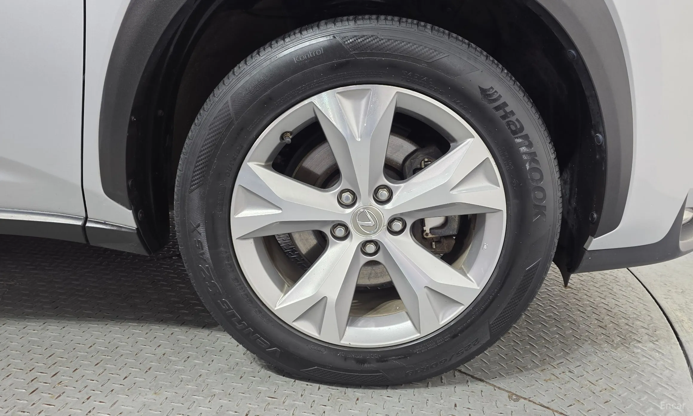 Lexus NX300h превью 5