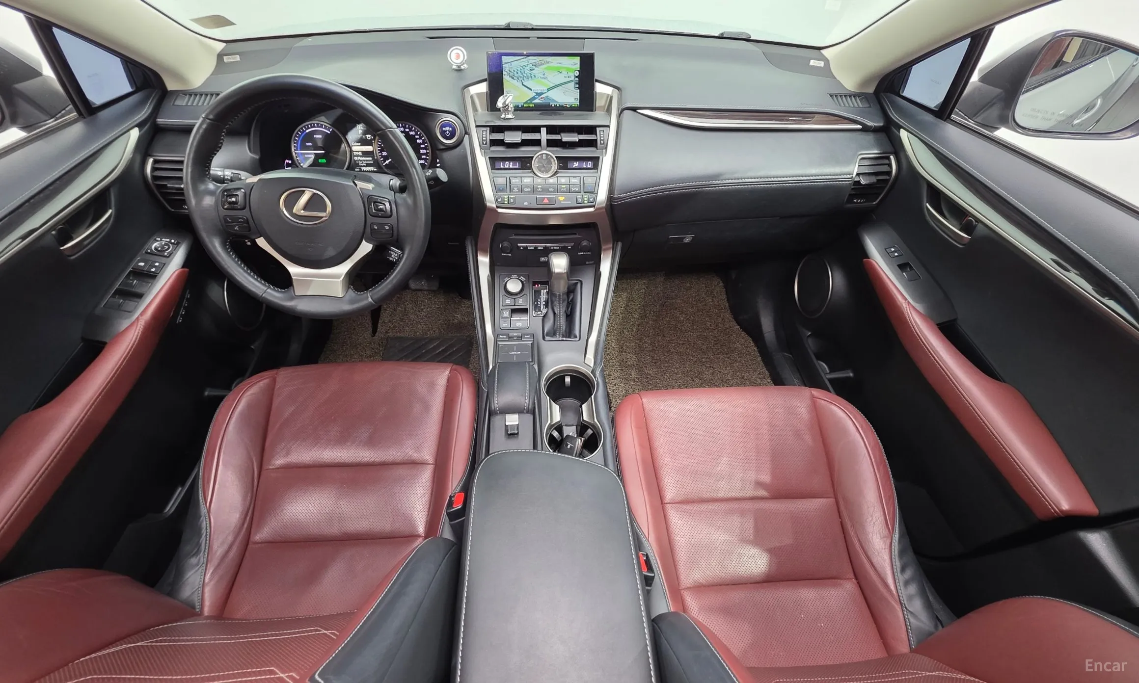 Lexus NX300h превью 7