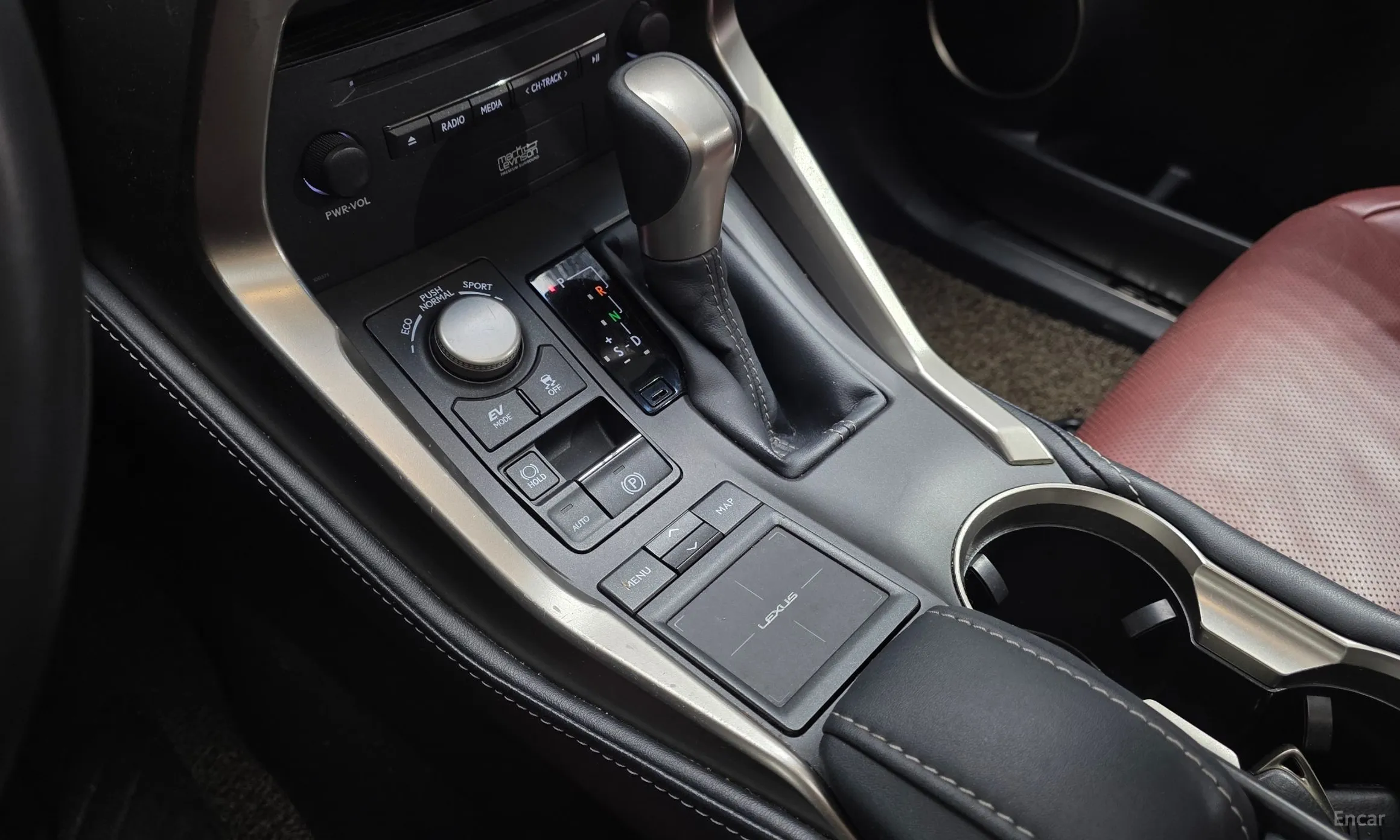 Lexus NX300h превью 9