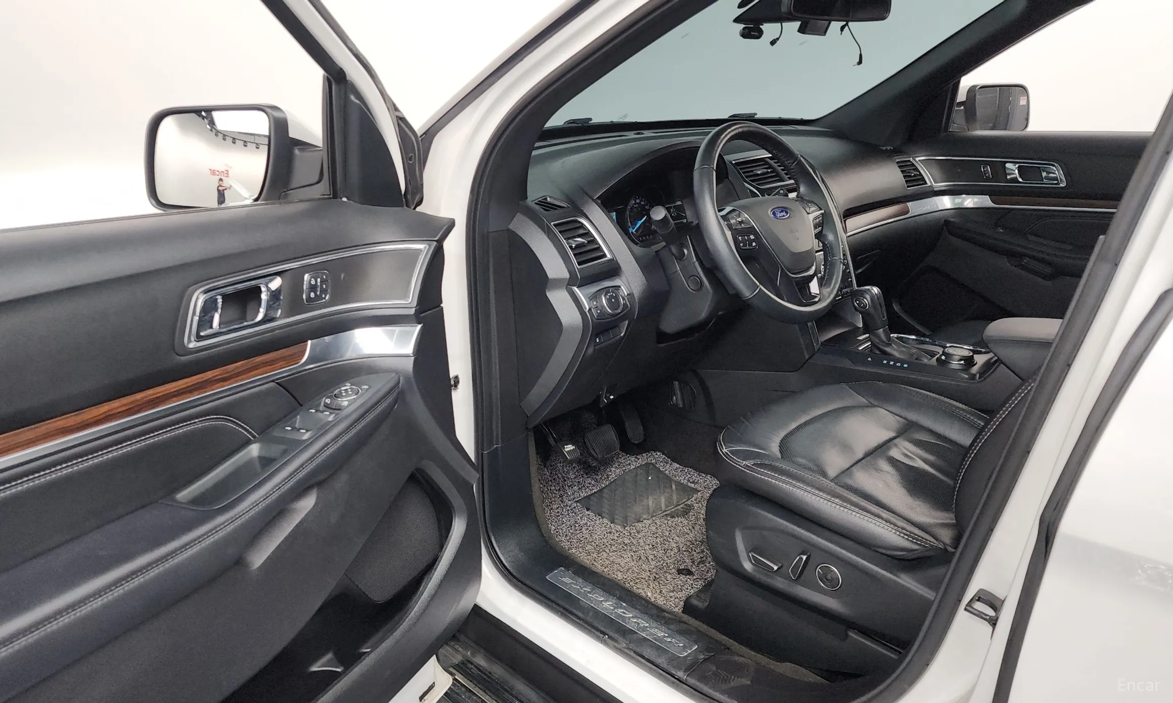 Ford Explorer превью 10