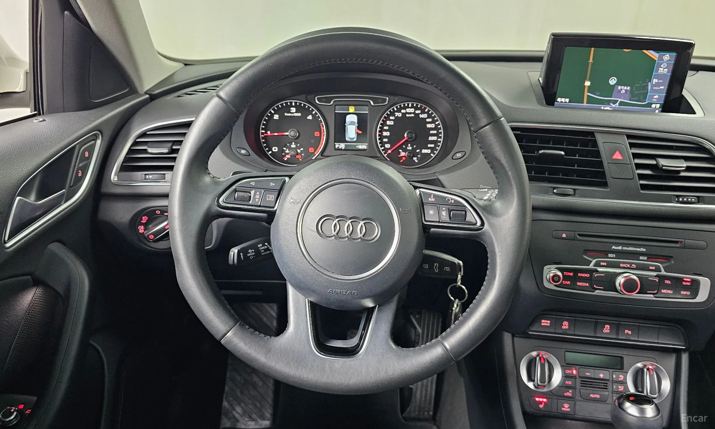 Audi Q3 превью 12