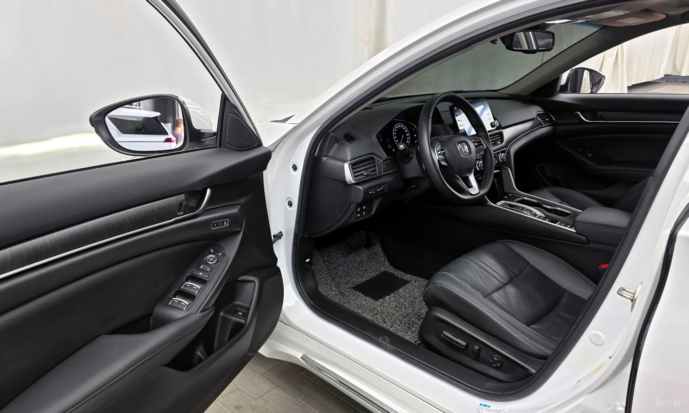 Honda Accord 10th Generation превью 10