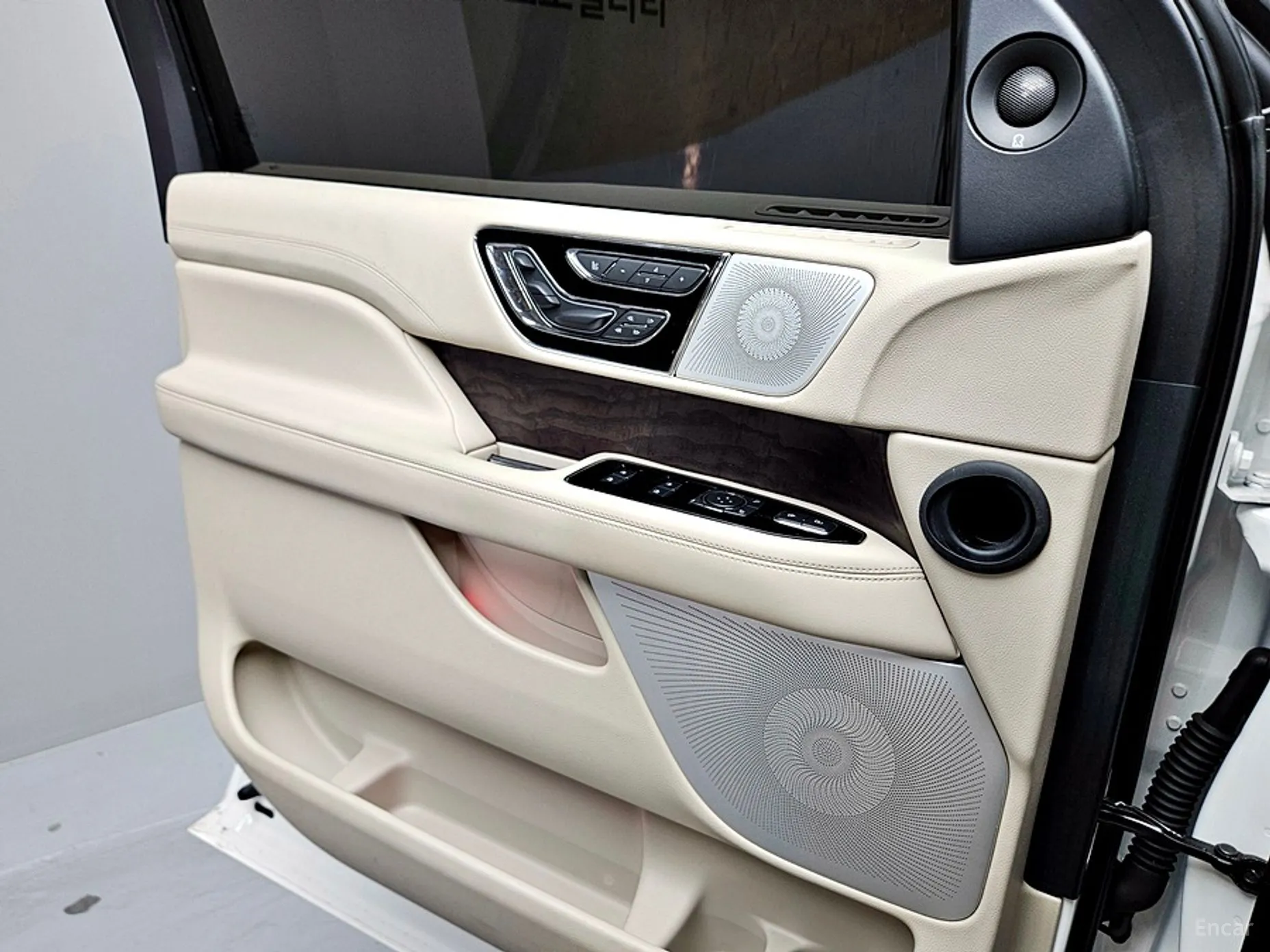 Lincoln Navigator 4th generation превью 14