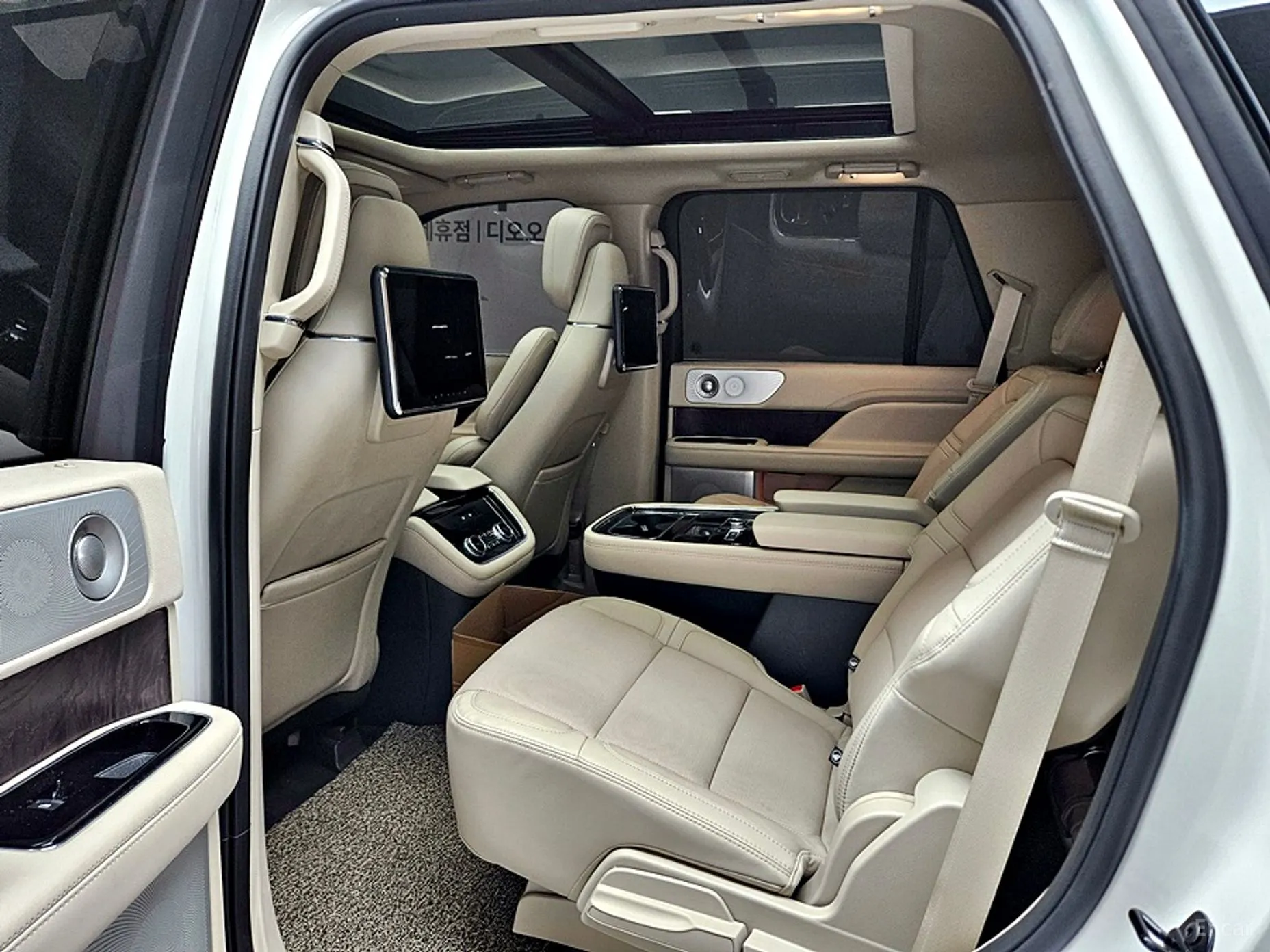 Lincoln Navigator 4th generation превью 16