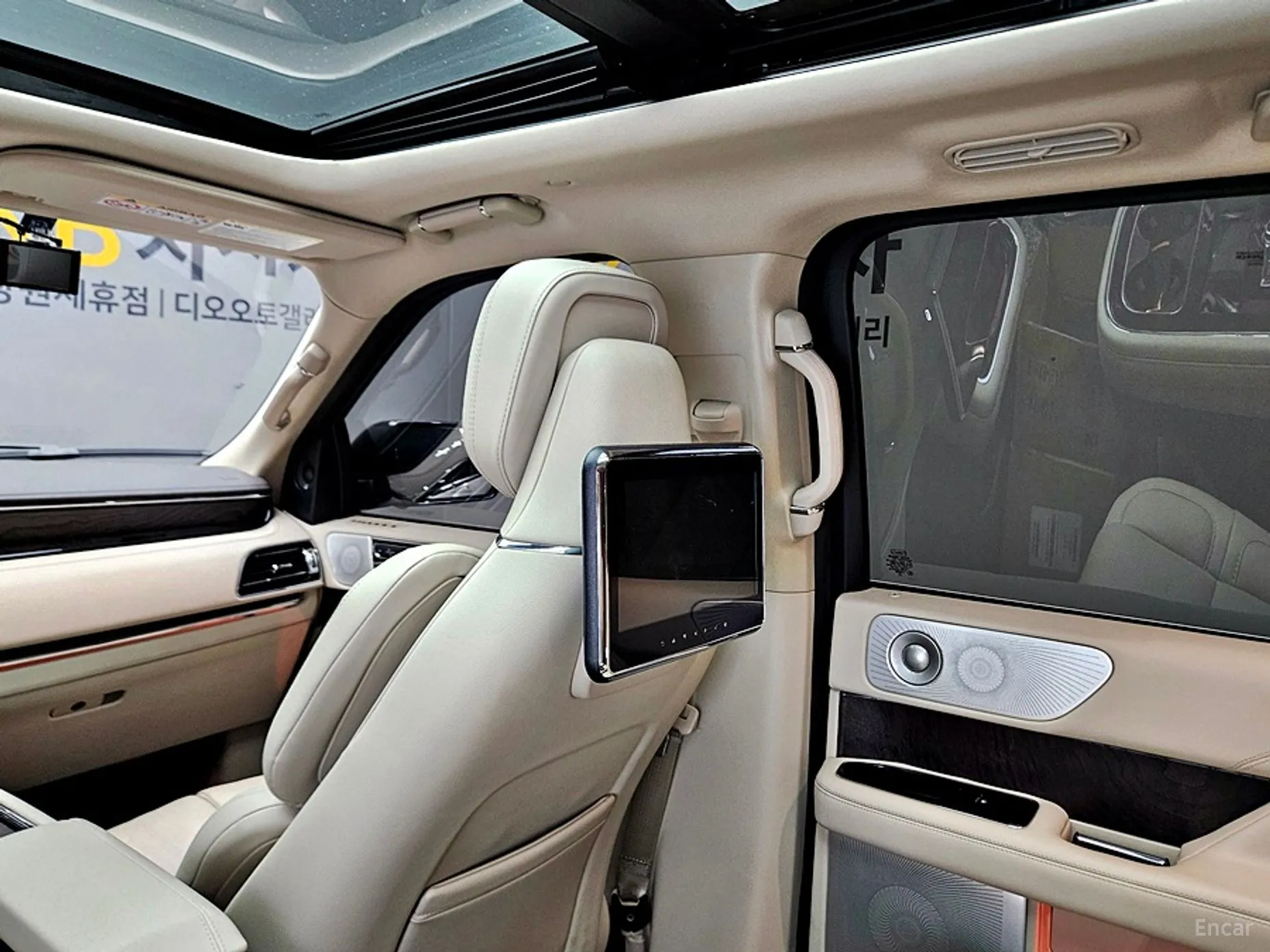 Lincoln Navigator 4th generation превью 8