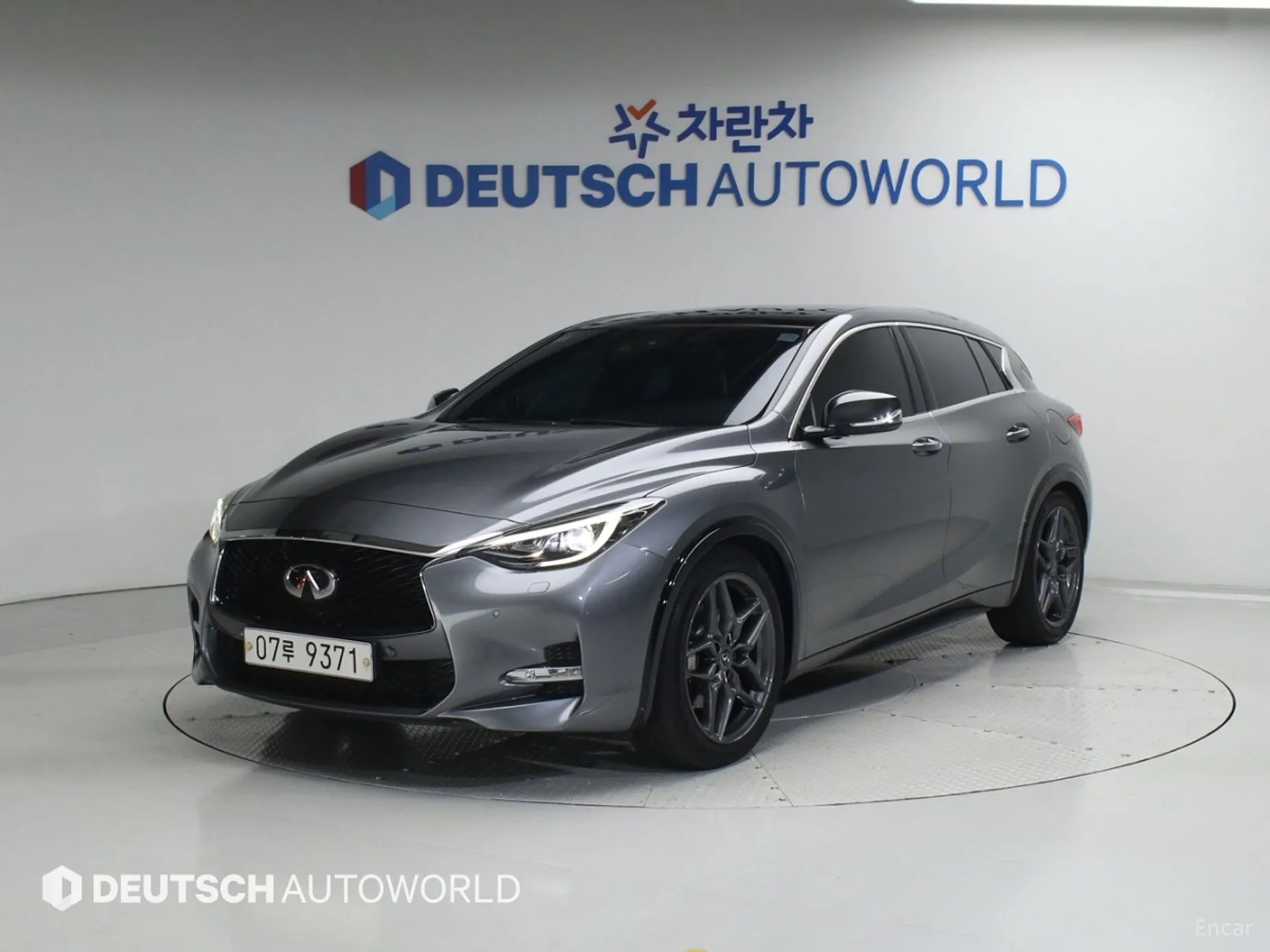 Infiniti Q30