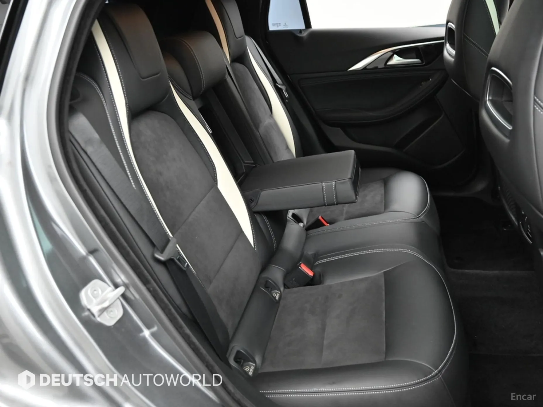 Infiniti Q30 превью 12