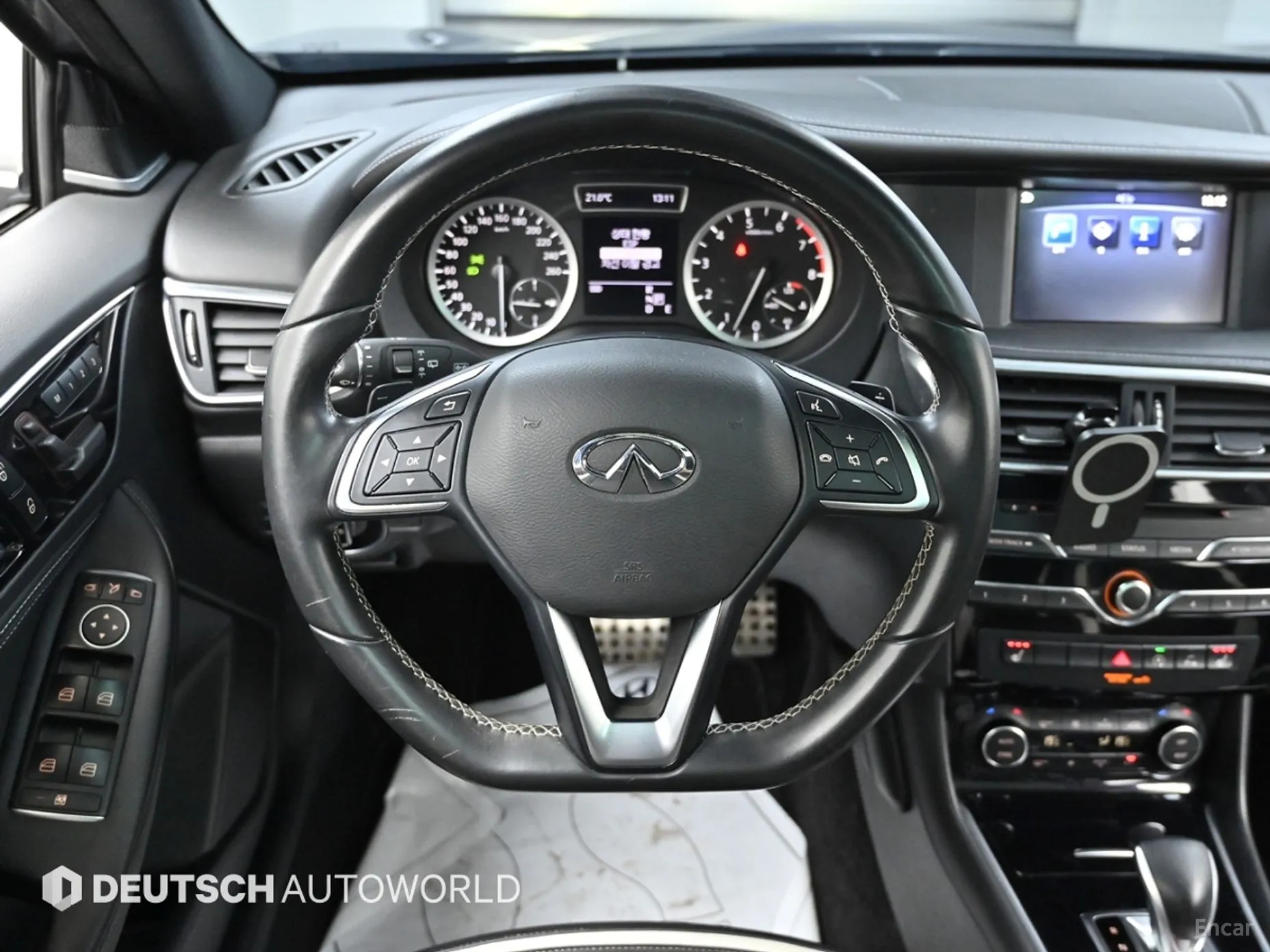 Infiniti Q30 превью 13
