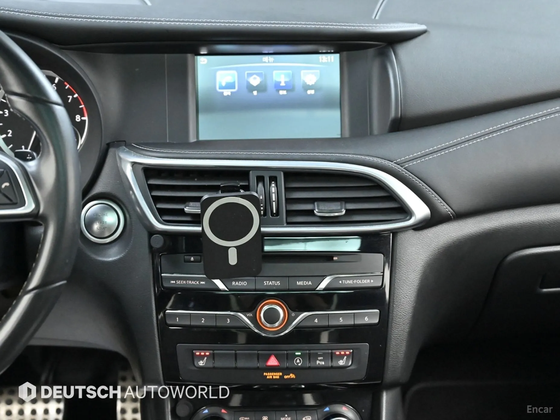 Infiniti Q30 превью 14