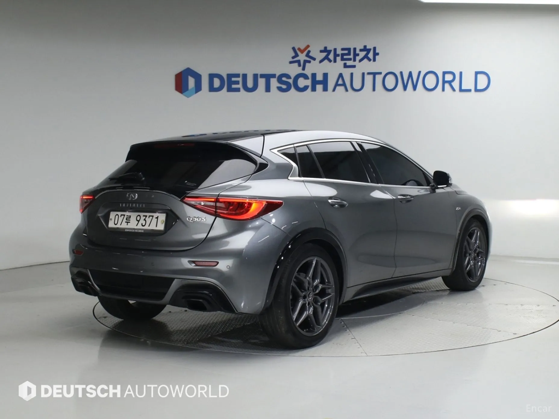 Infiniti Q30