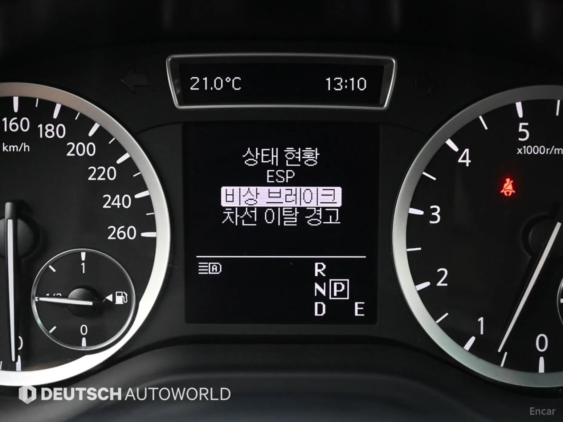 Infiniti Q30 превью 17