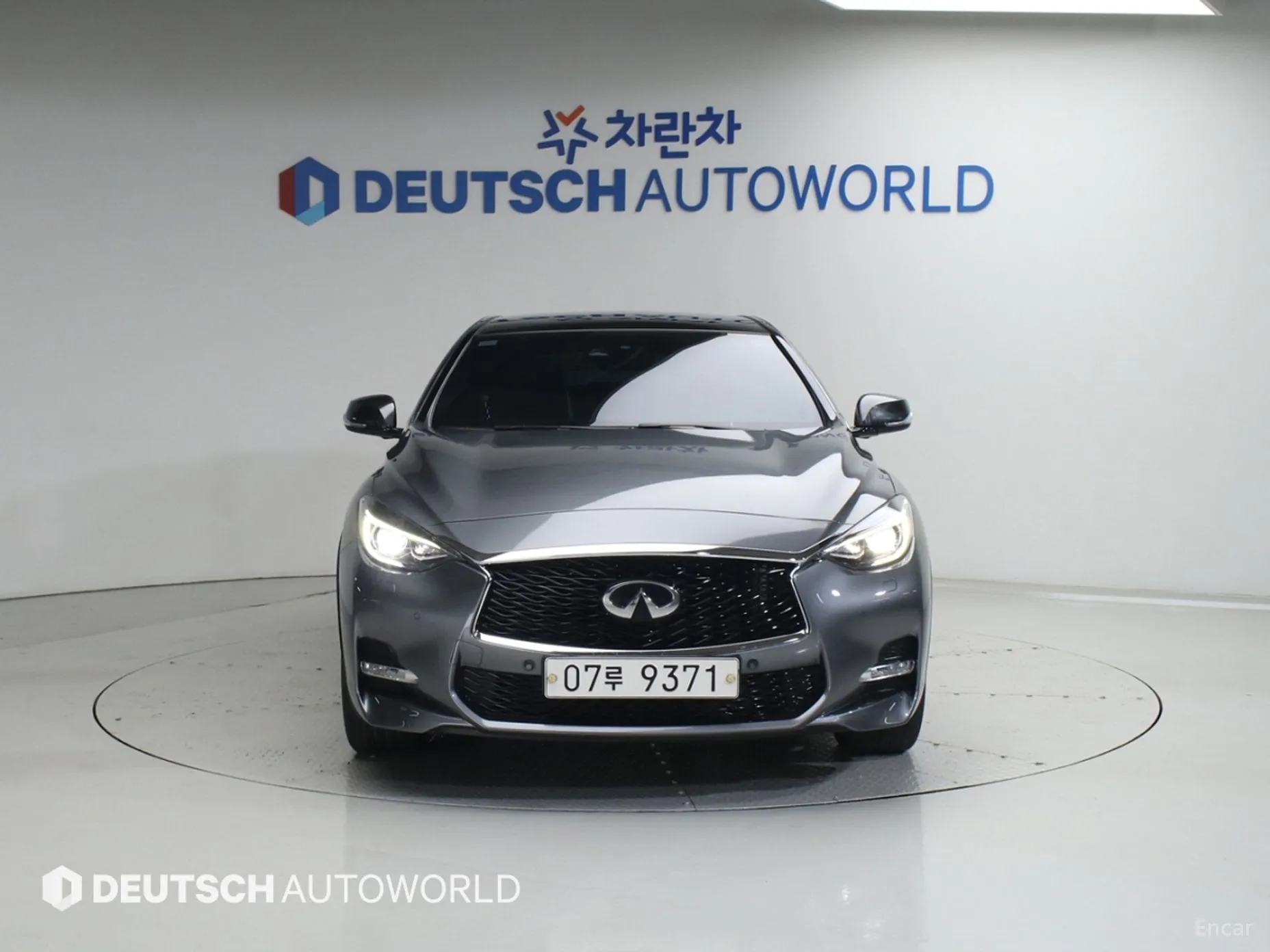 Infiniti Q30 превью 3