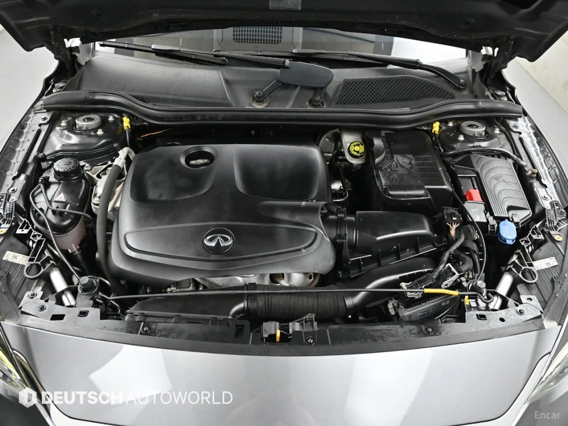 Infiniti Q30 превью 6