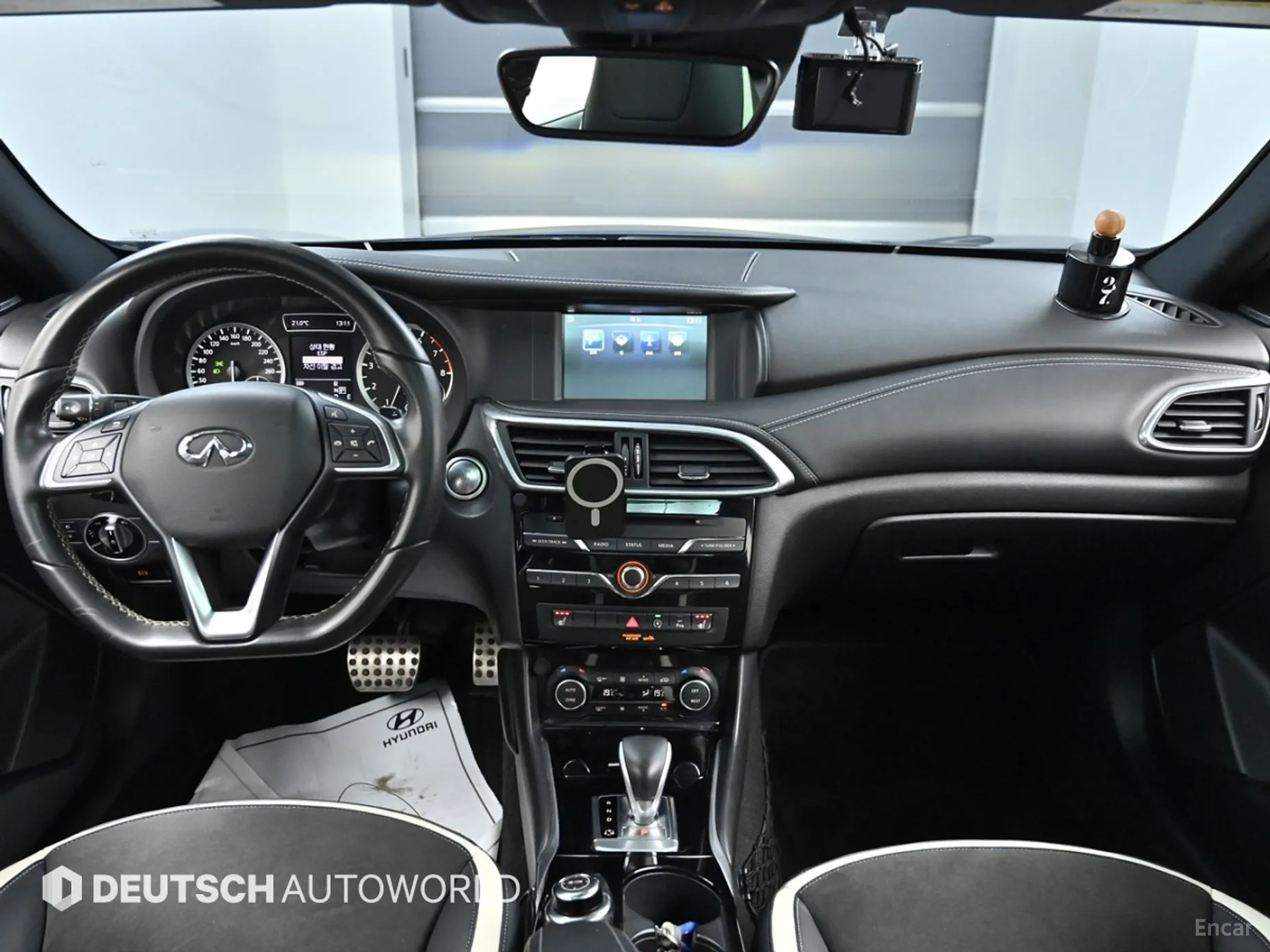 Infiniti Q30 превью 7