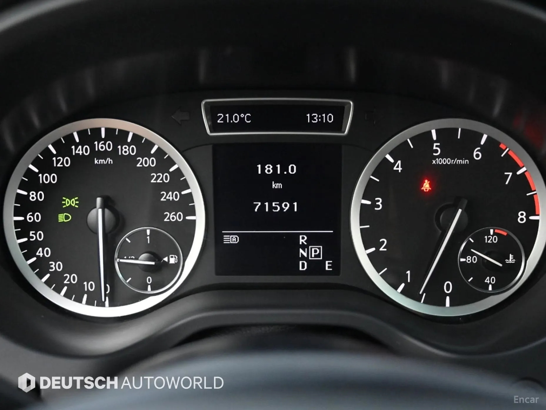 Infiniti Q30 превью 8