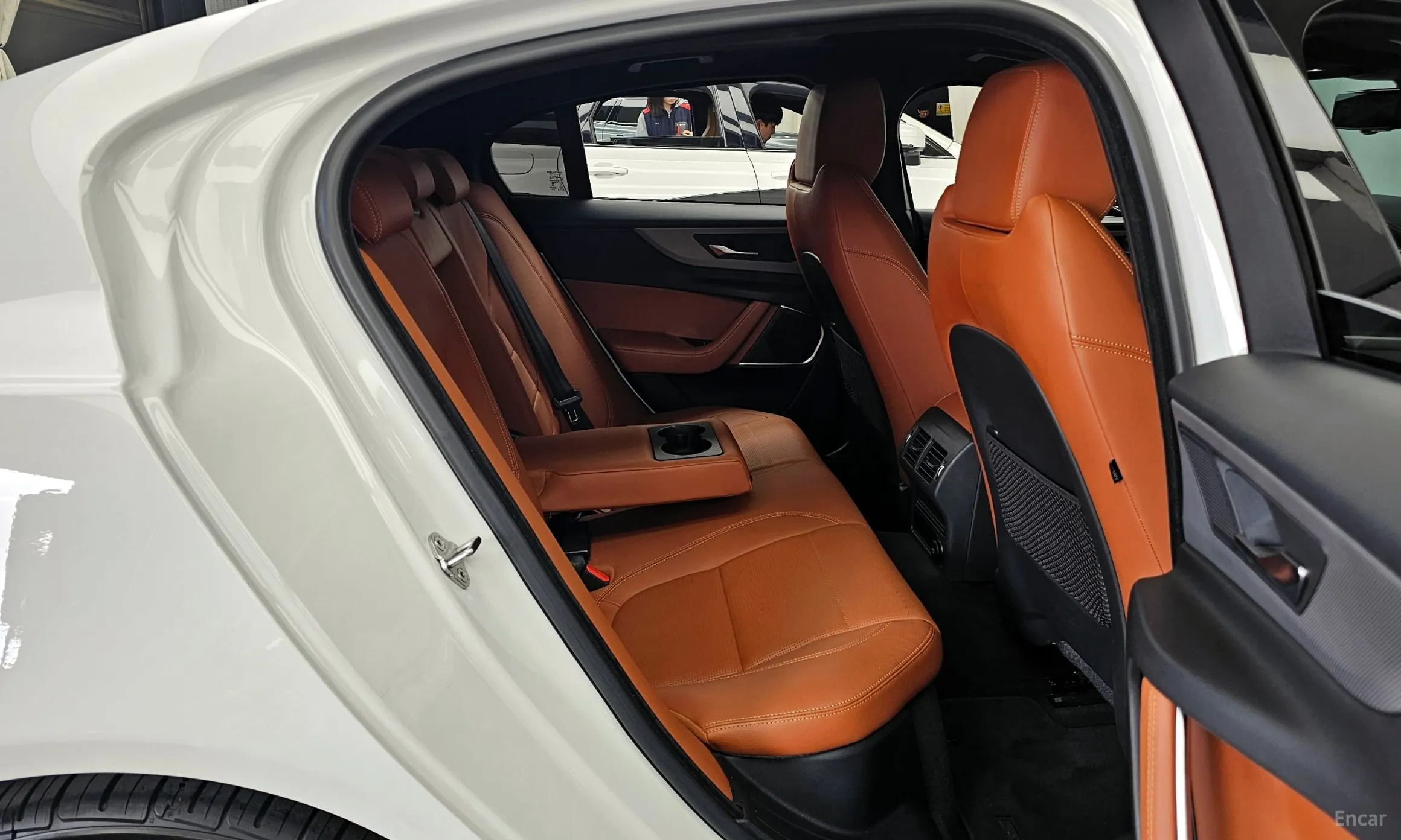 Jaguar XE превью 12