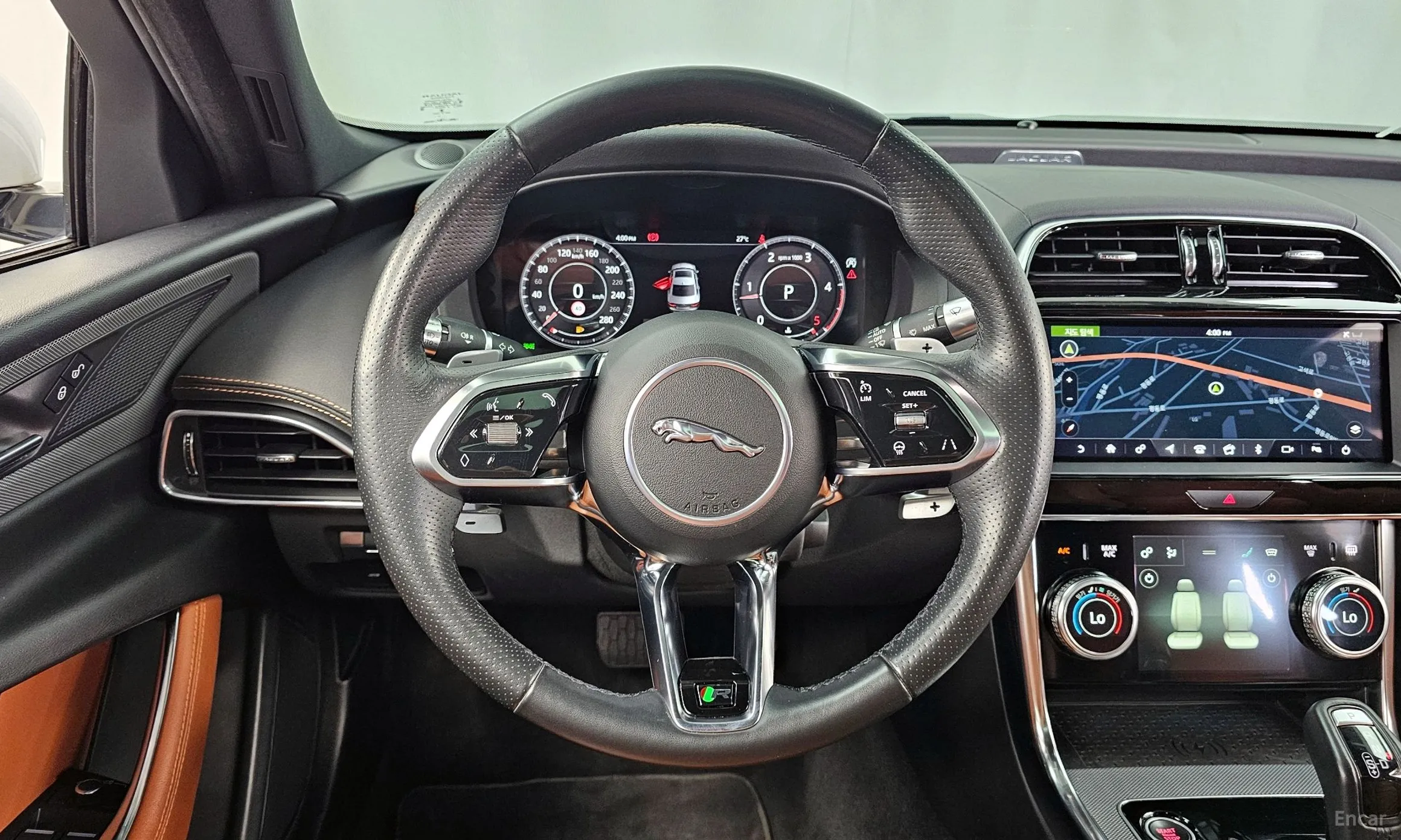 Jaguar XE превью 13