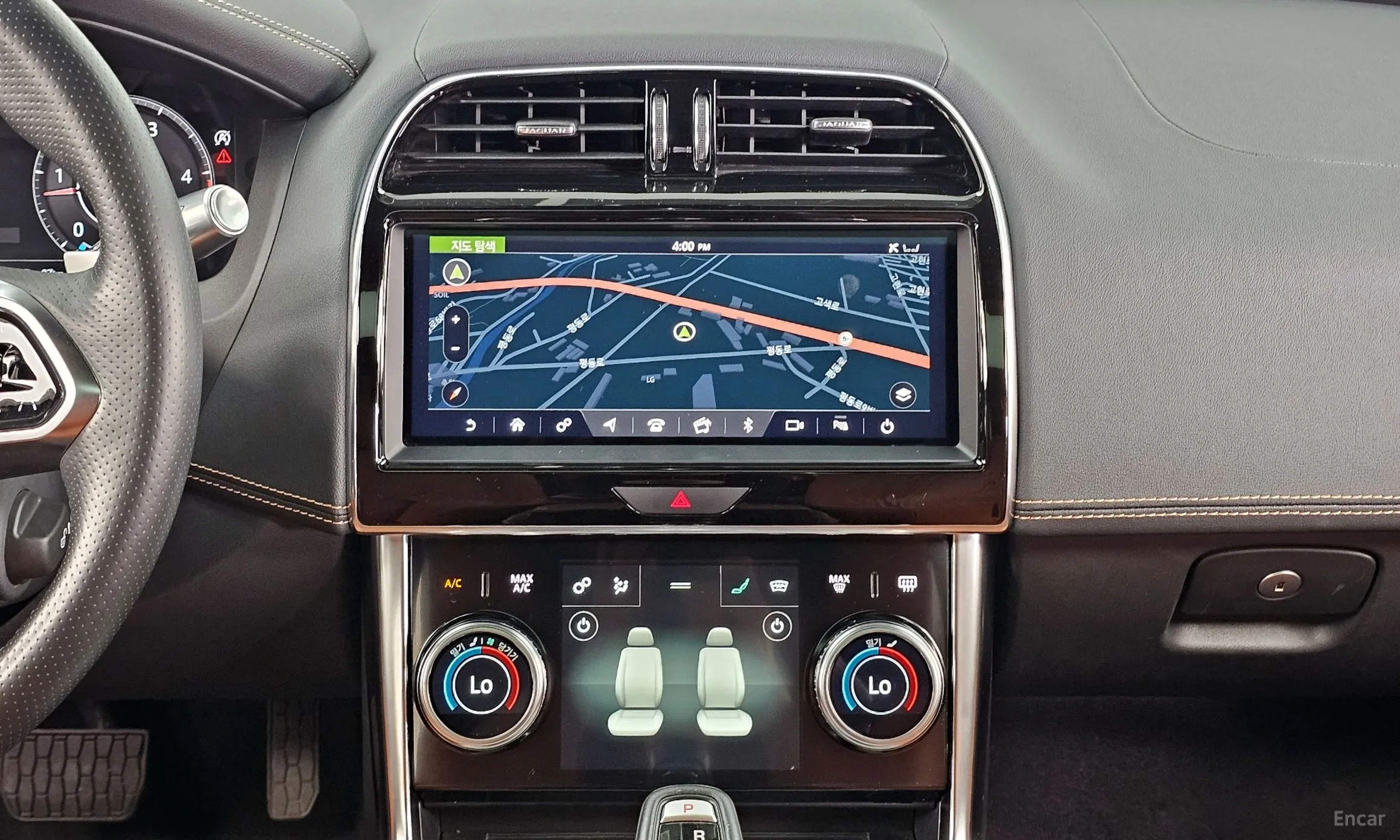 Jaguar XE превью 14