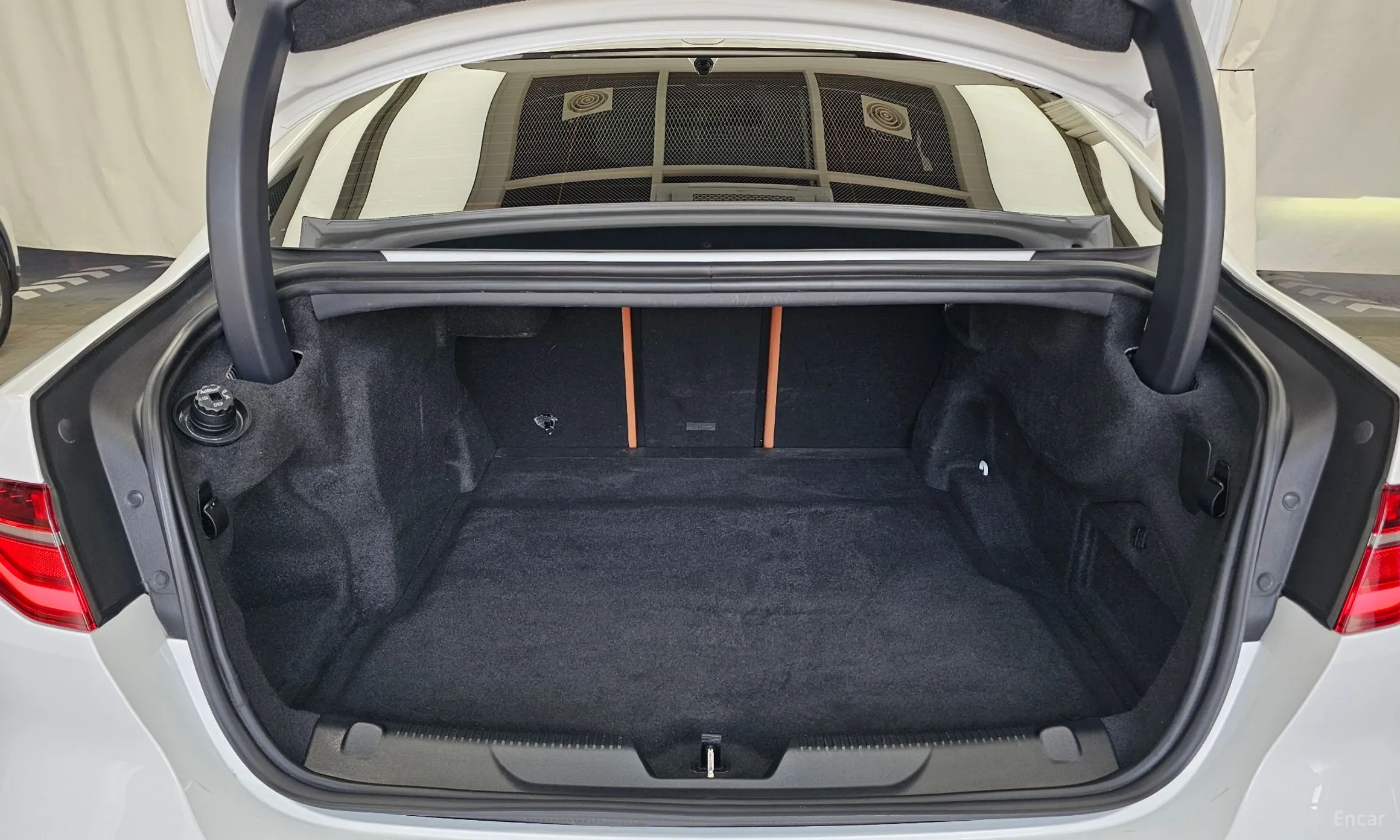 Jaguar XE превью 20