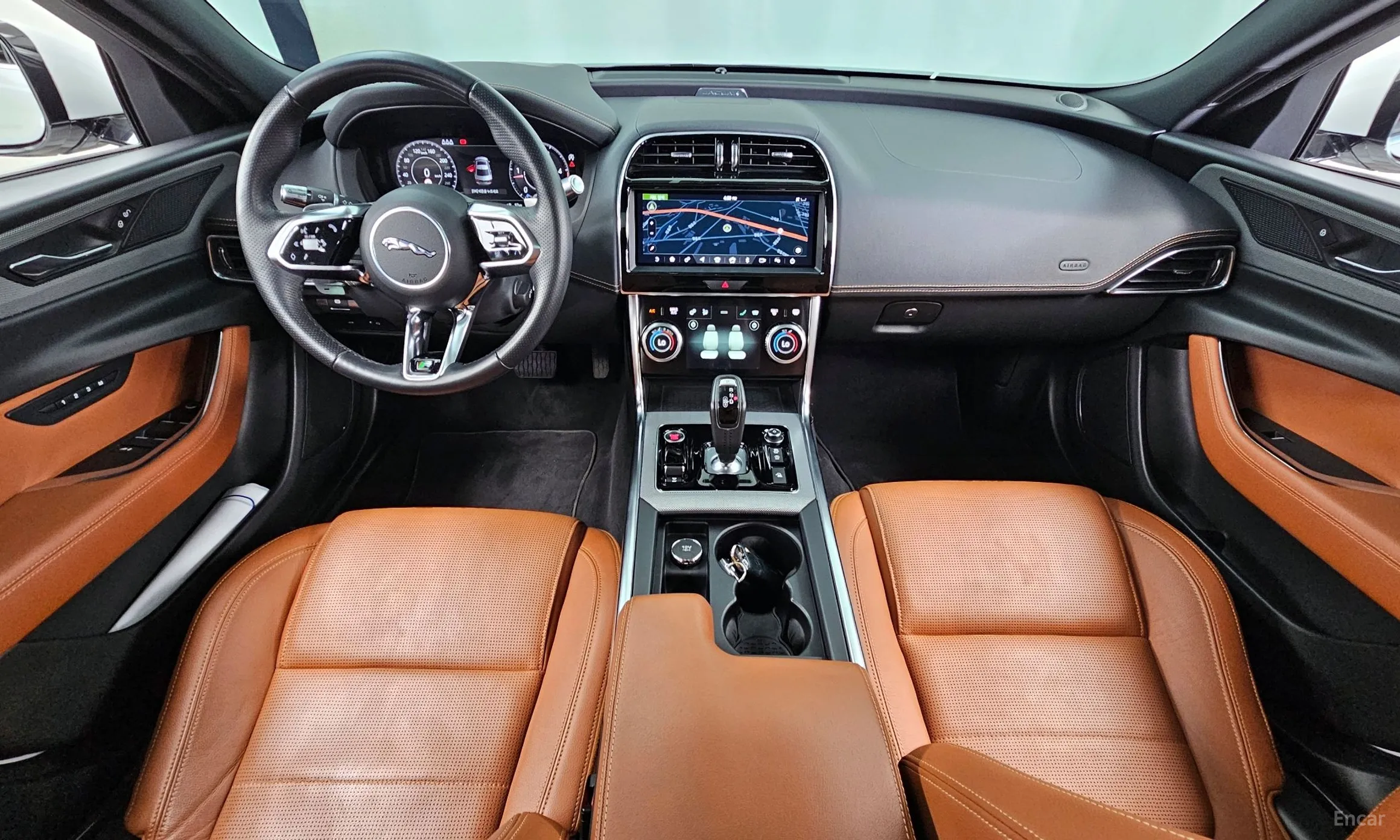 Jaguar XE превью 7