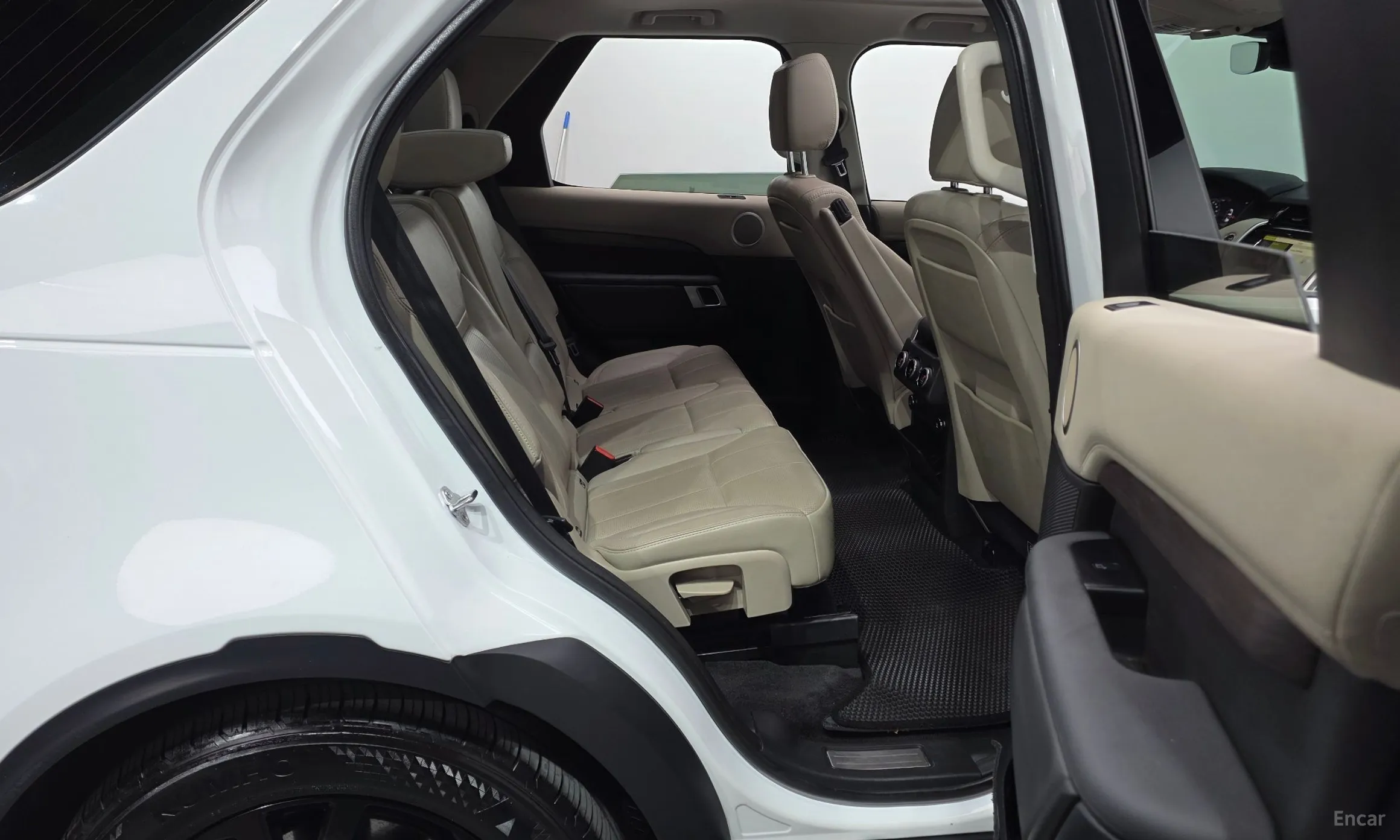 Land Rover Discovery 5 превью 11