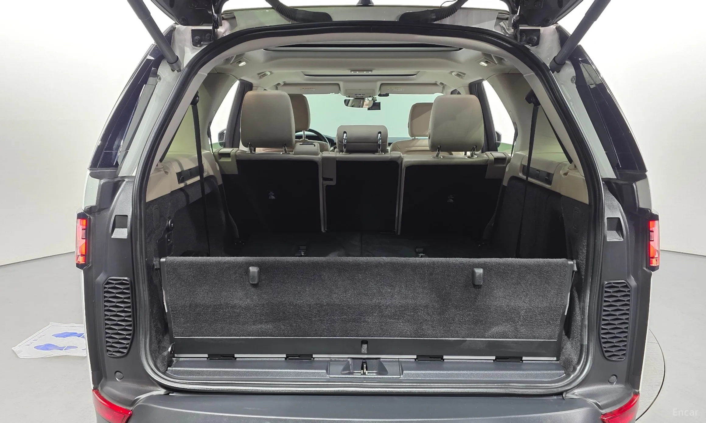 Land Rover Discovery 5 превью 18