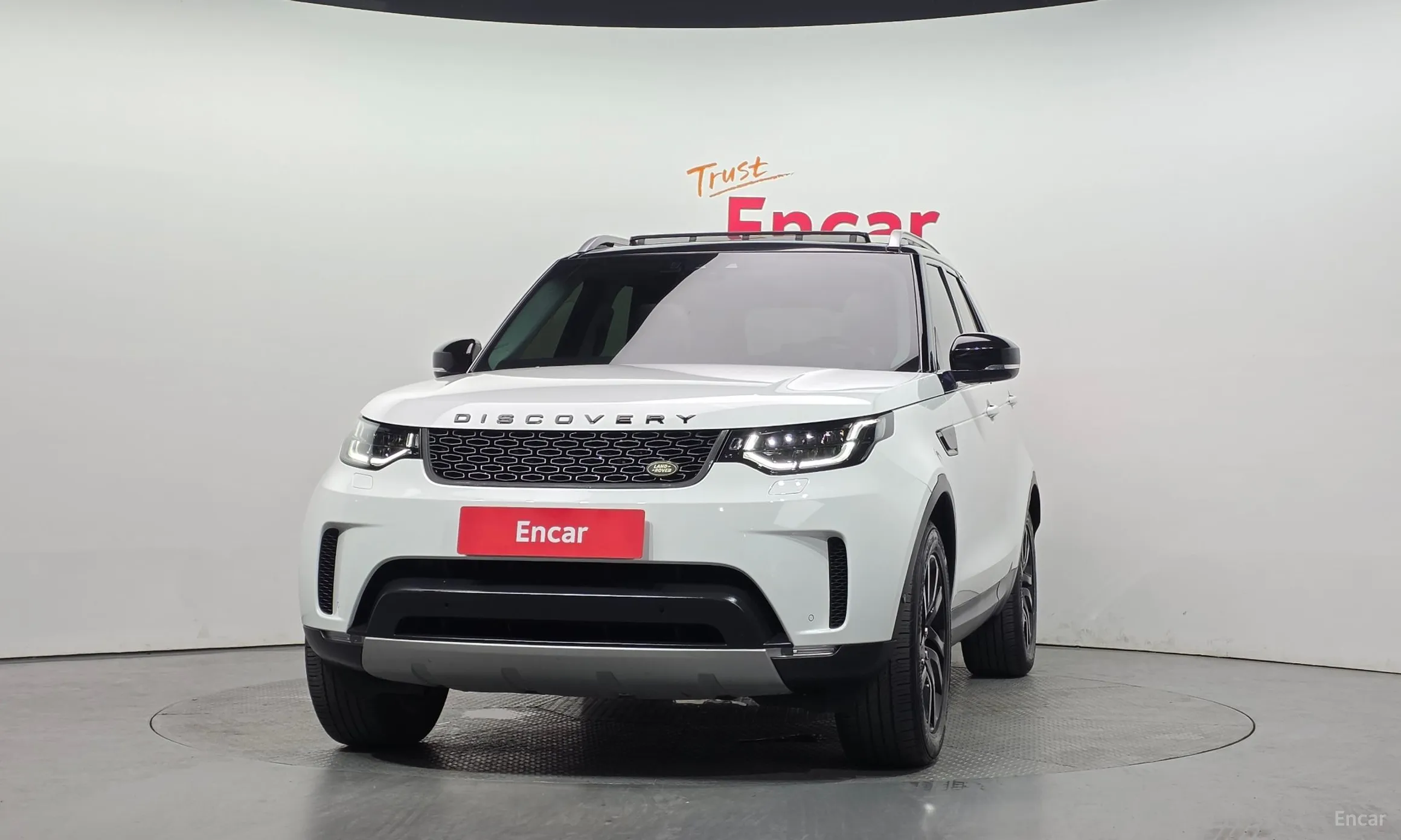 Land Rover Discovery 5 превью 3