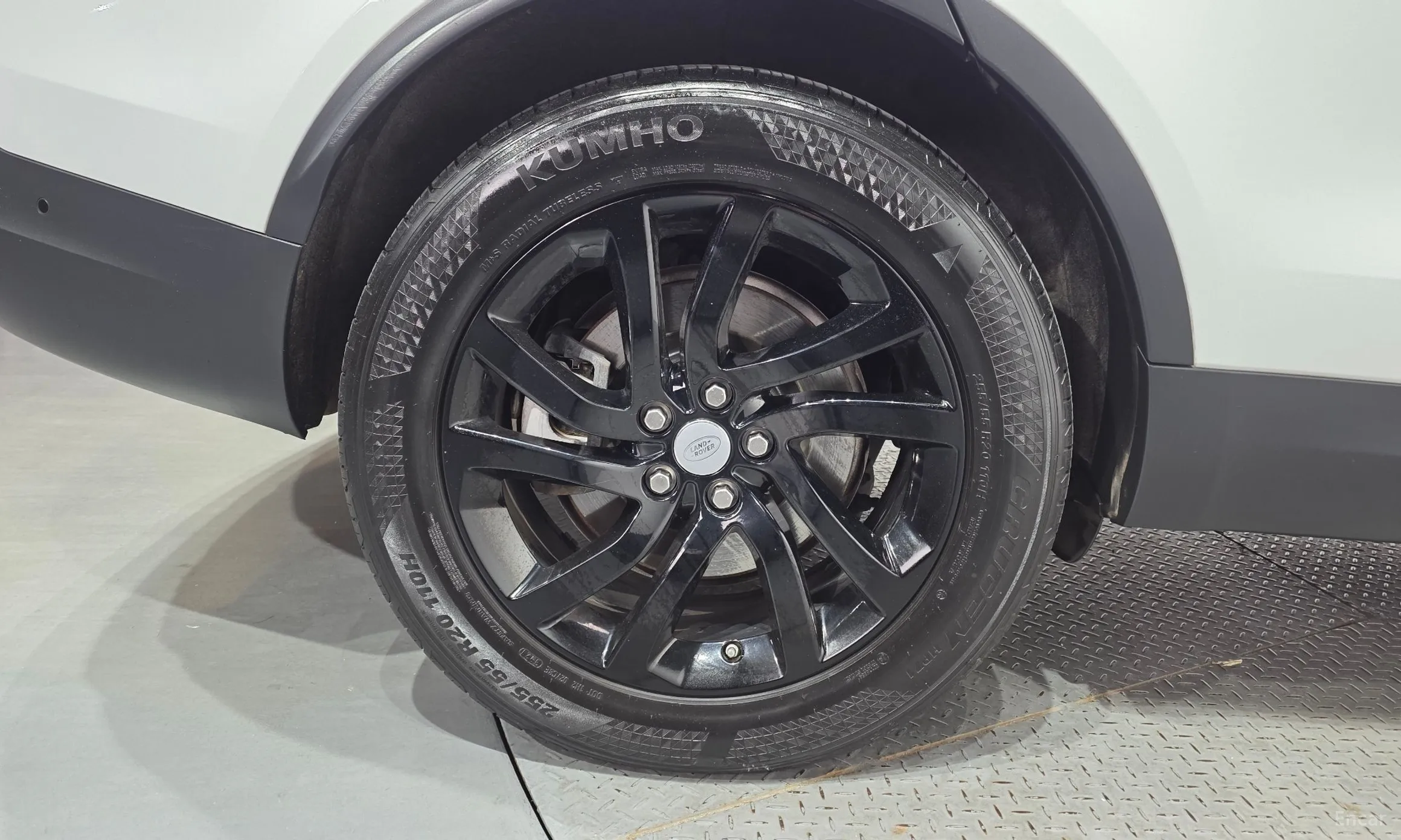 Land Rover Discovery 5 превью 5