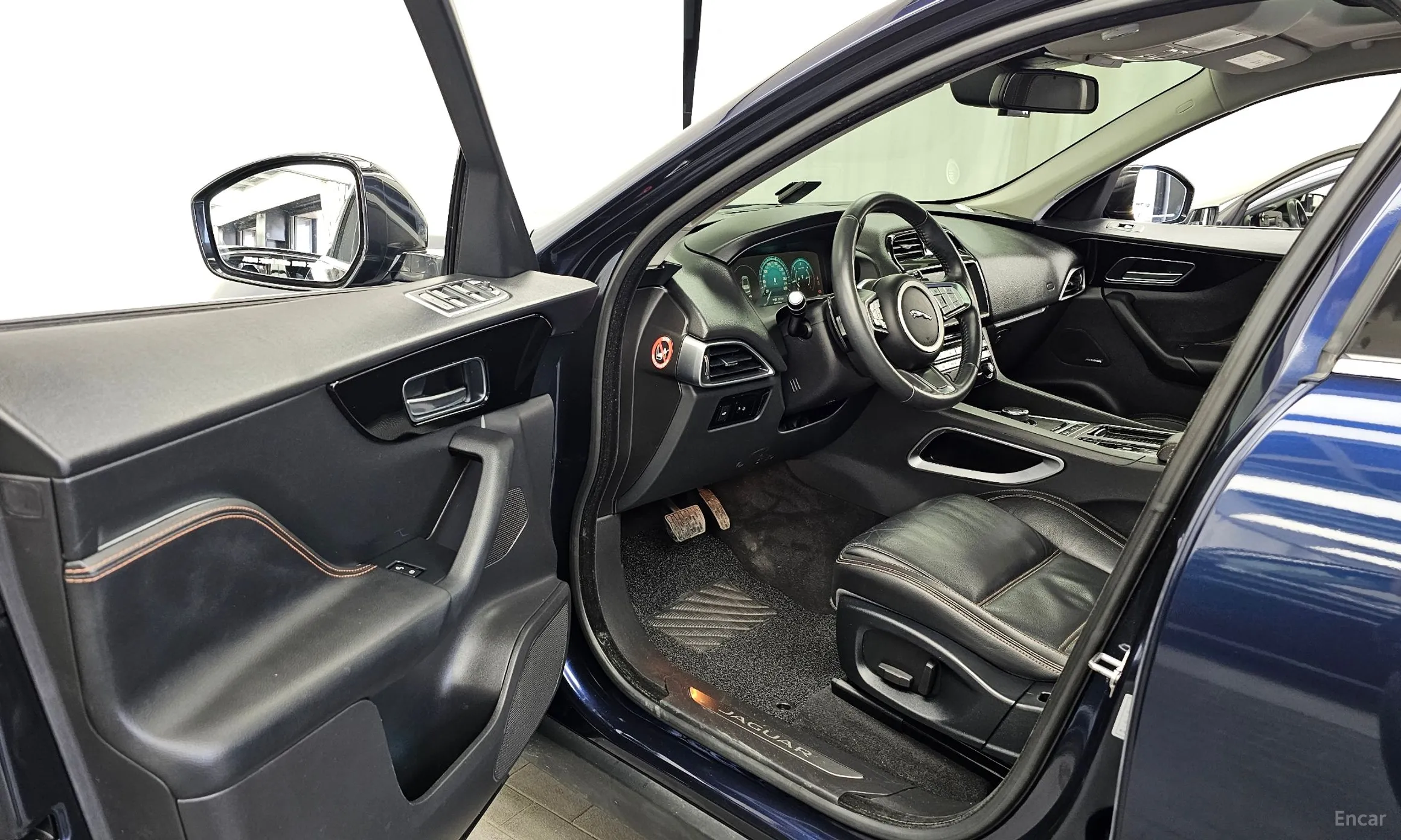 Jaguar F-PACE превью 10