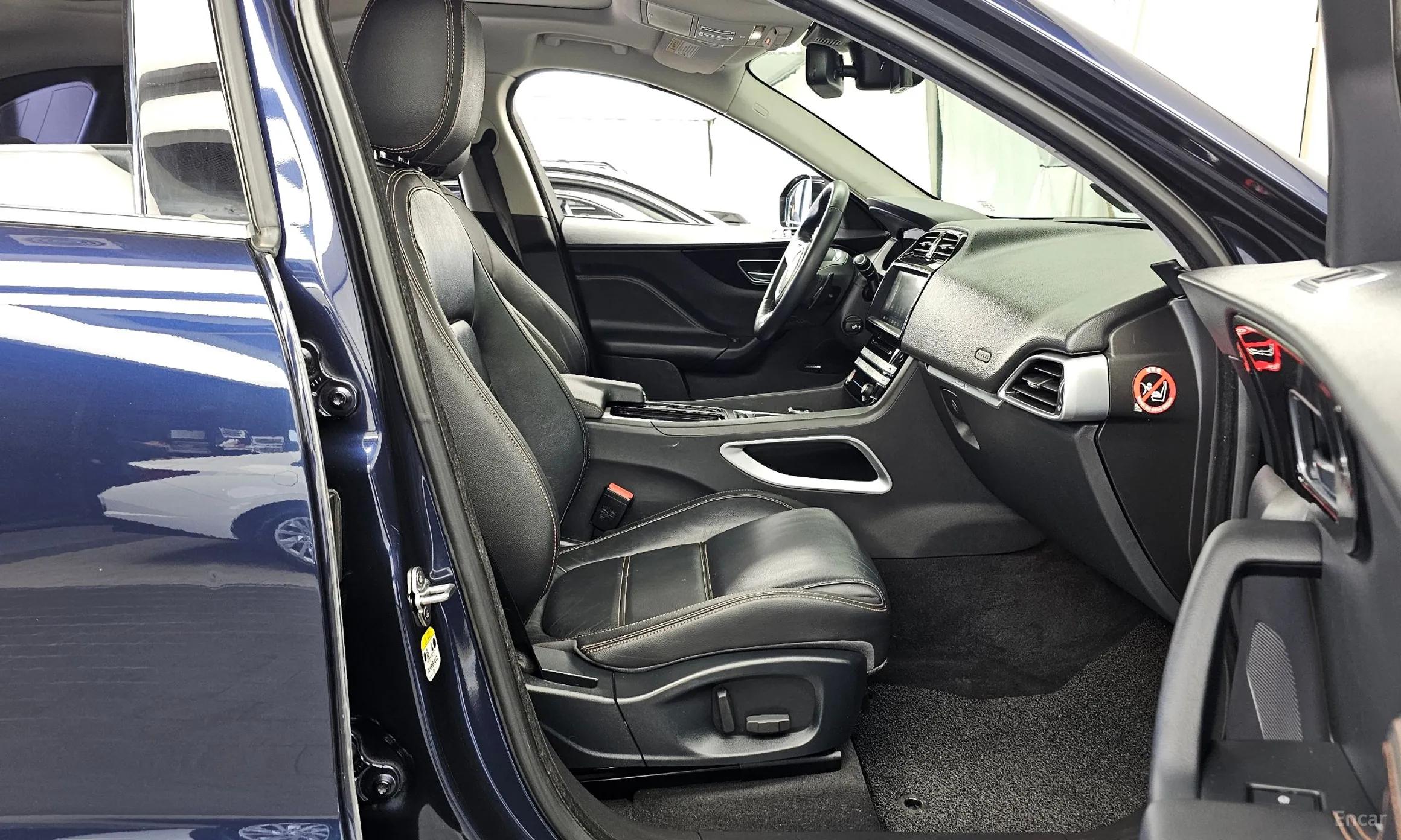Jaguar F-PACE превью 11