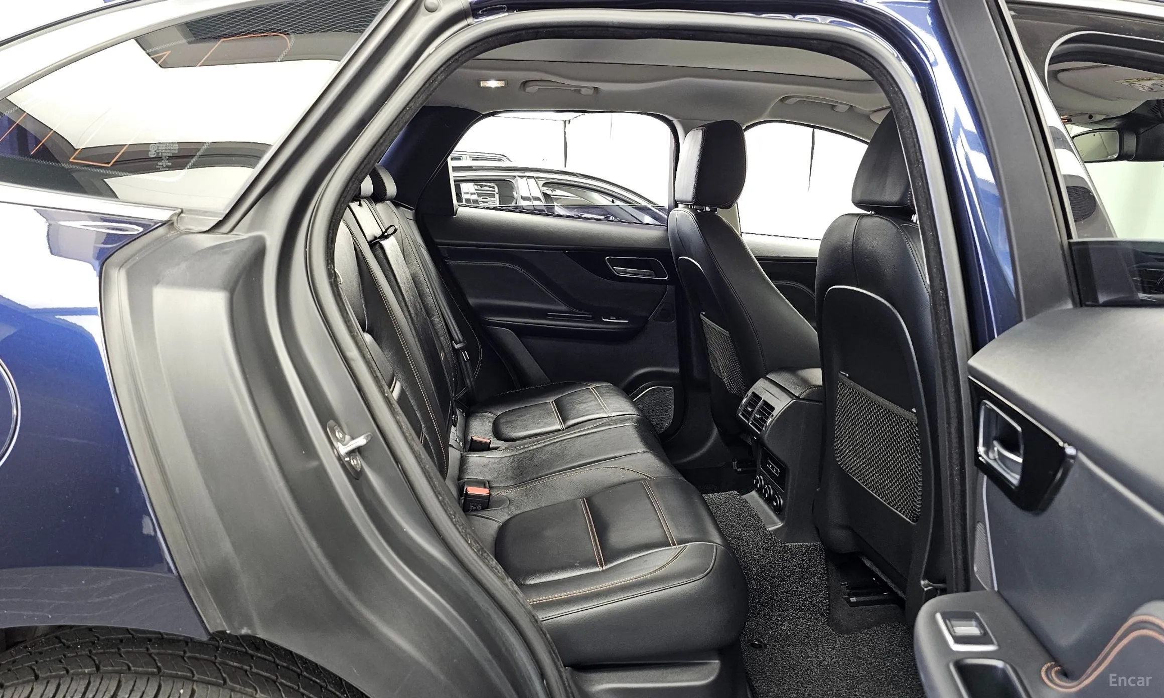 Jaguar F-PACE превью 12