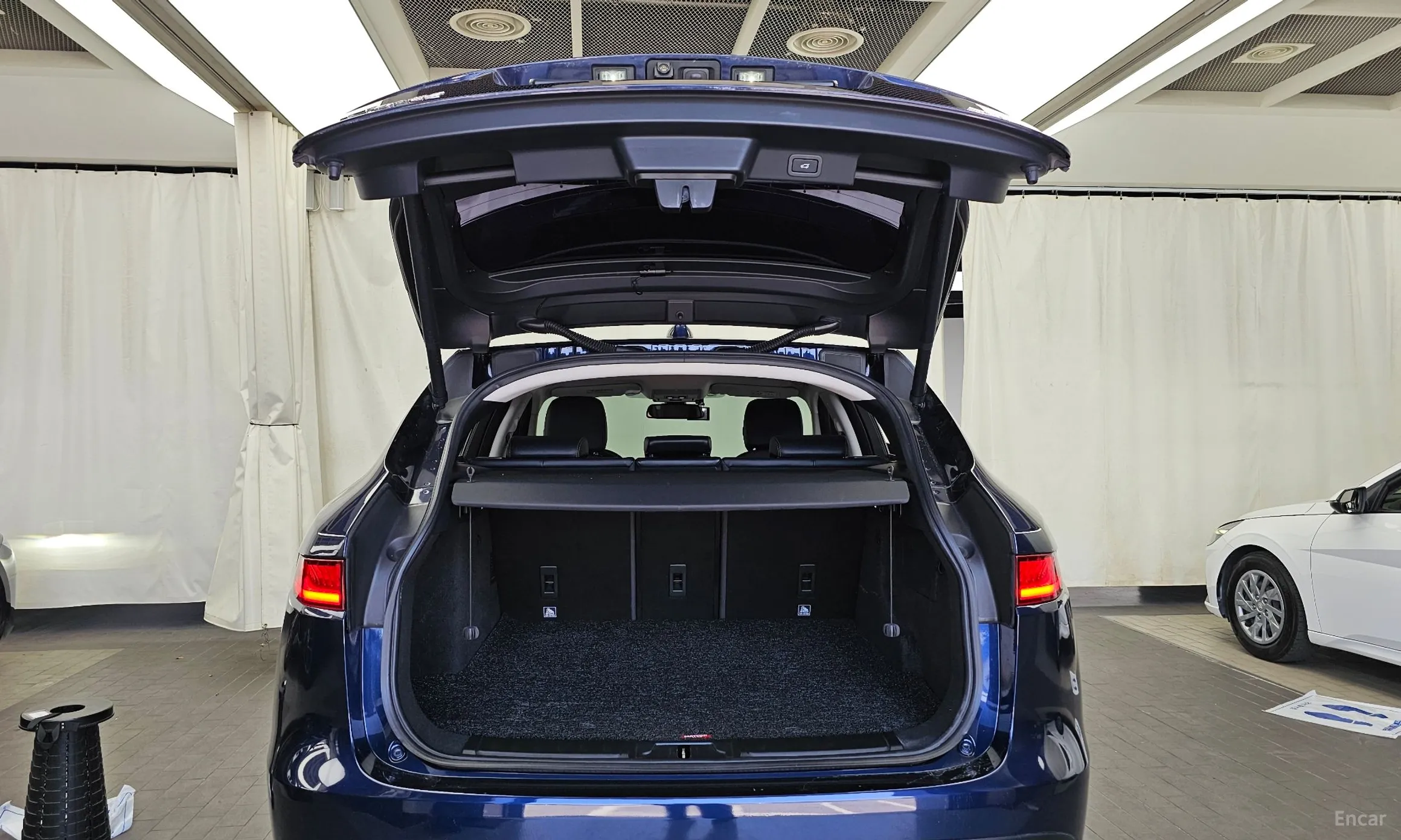 Jaguar F-PACE превью 20