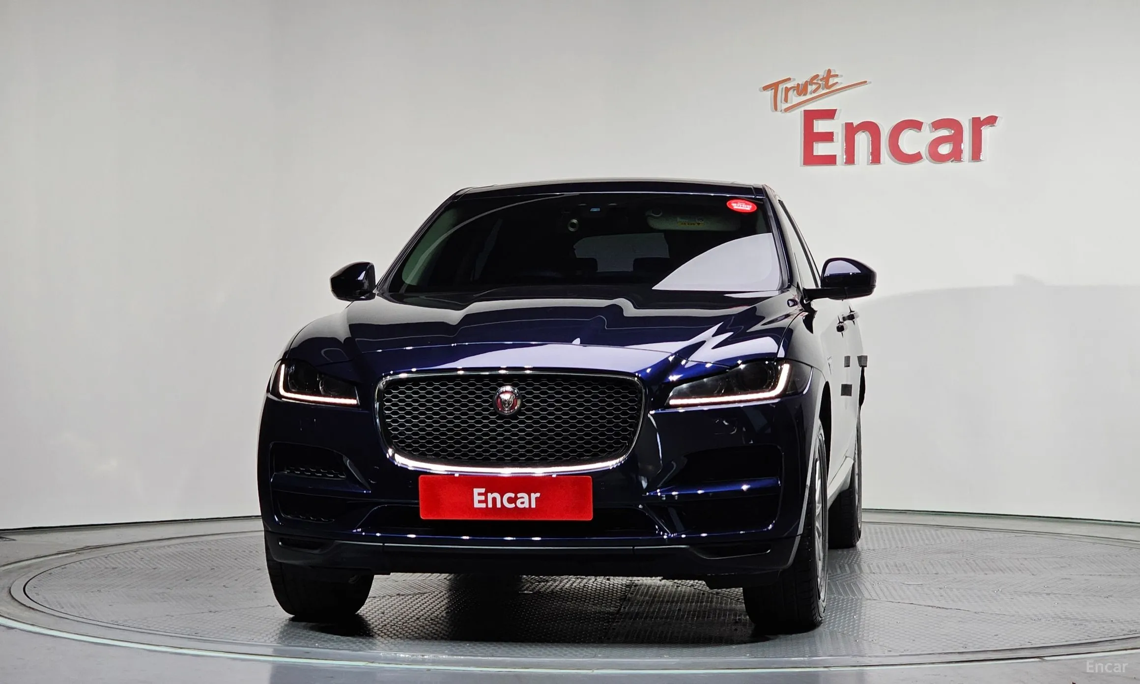 Jaguar F-PACE превью 3