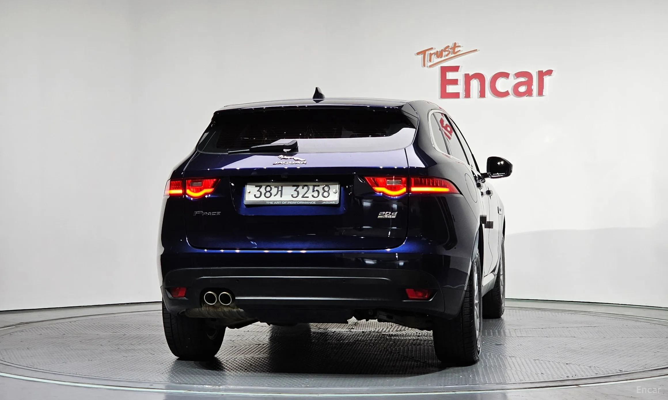 Jaguar F-PACE превью 4