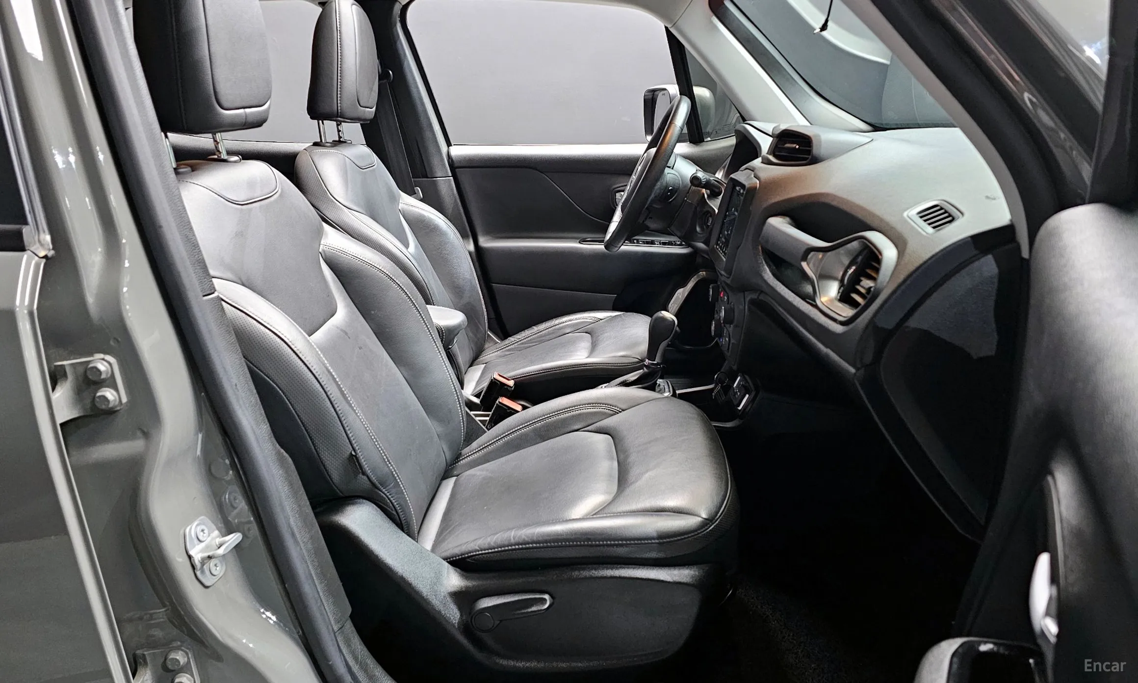 Jeep Renegade превью 11