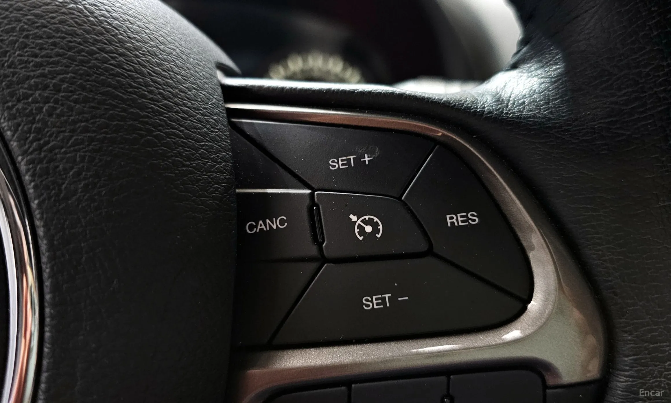 Jeep Renegade превью 17