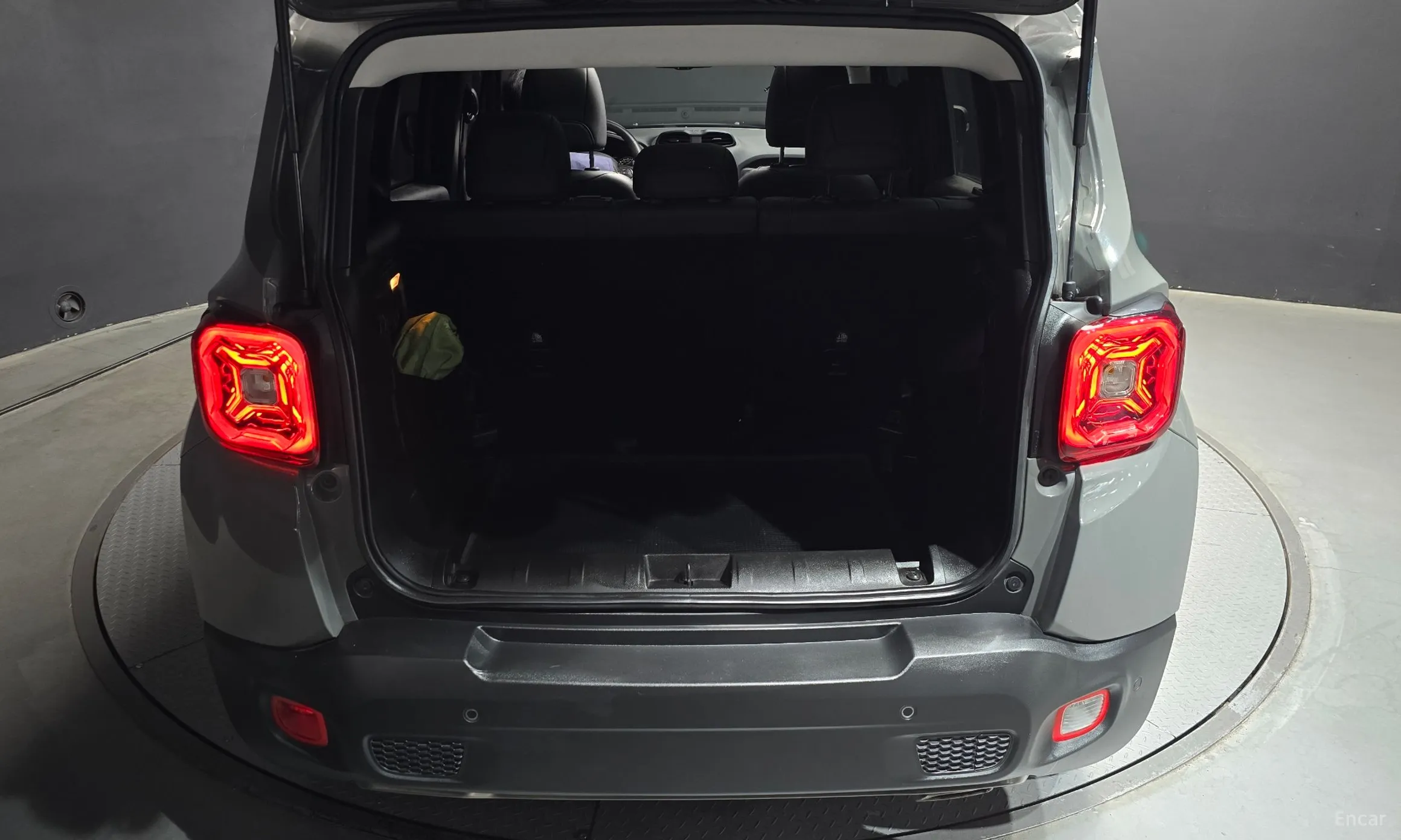 Jeep Renegade превью 20