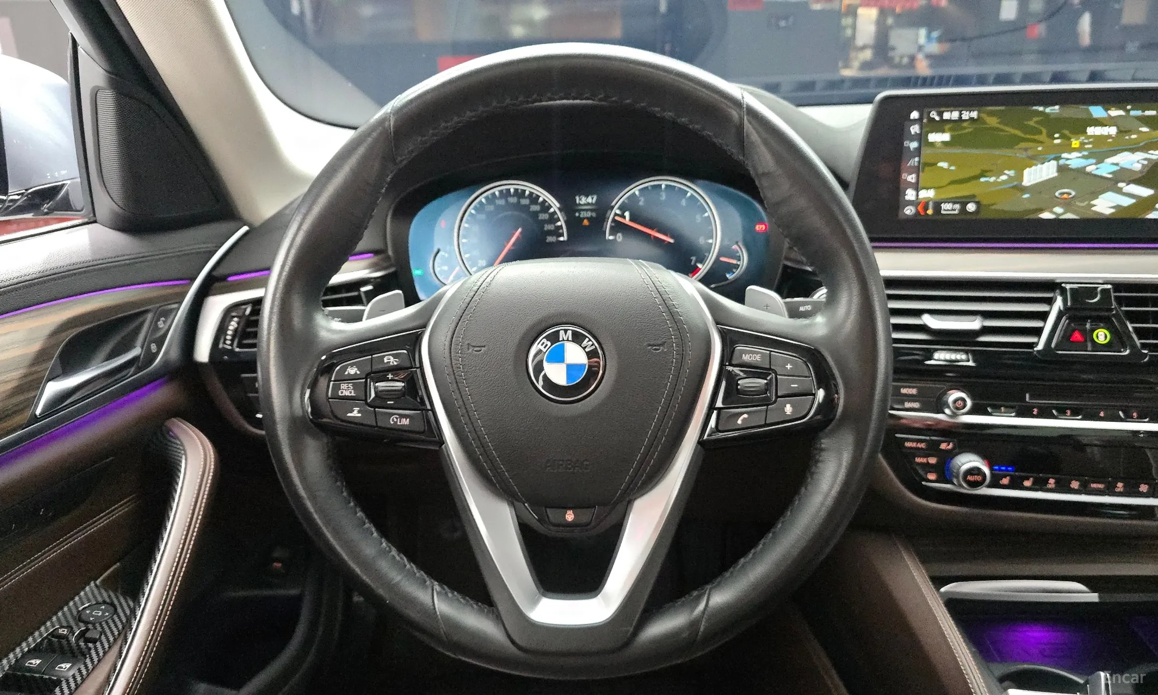 BMW 5 Series (G30) превью 13
