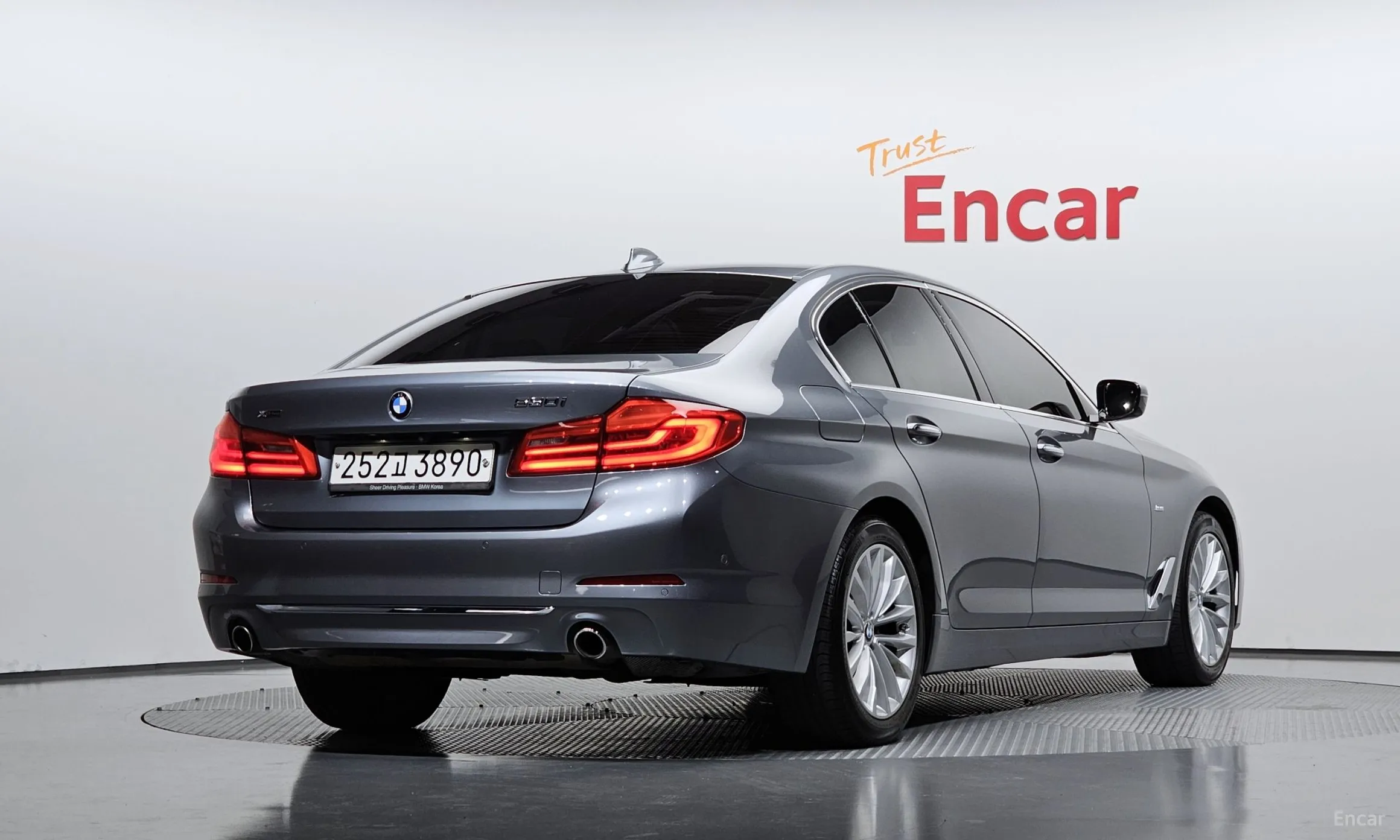 BMW 5 Series (G30) превью 2